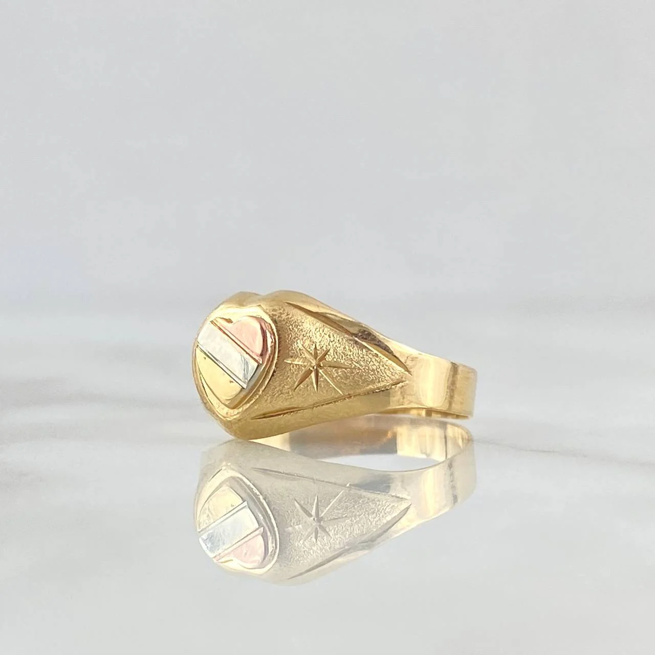 Anillo Sello Corazon 1.85gr / T9 1/4 / Oro 18K © - Image 2