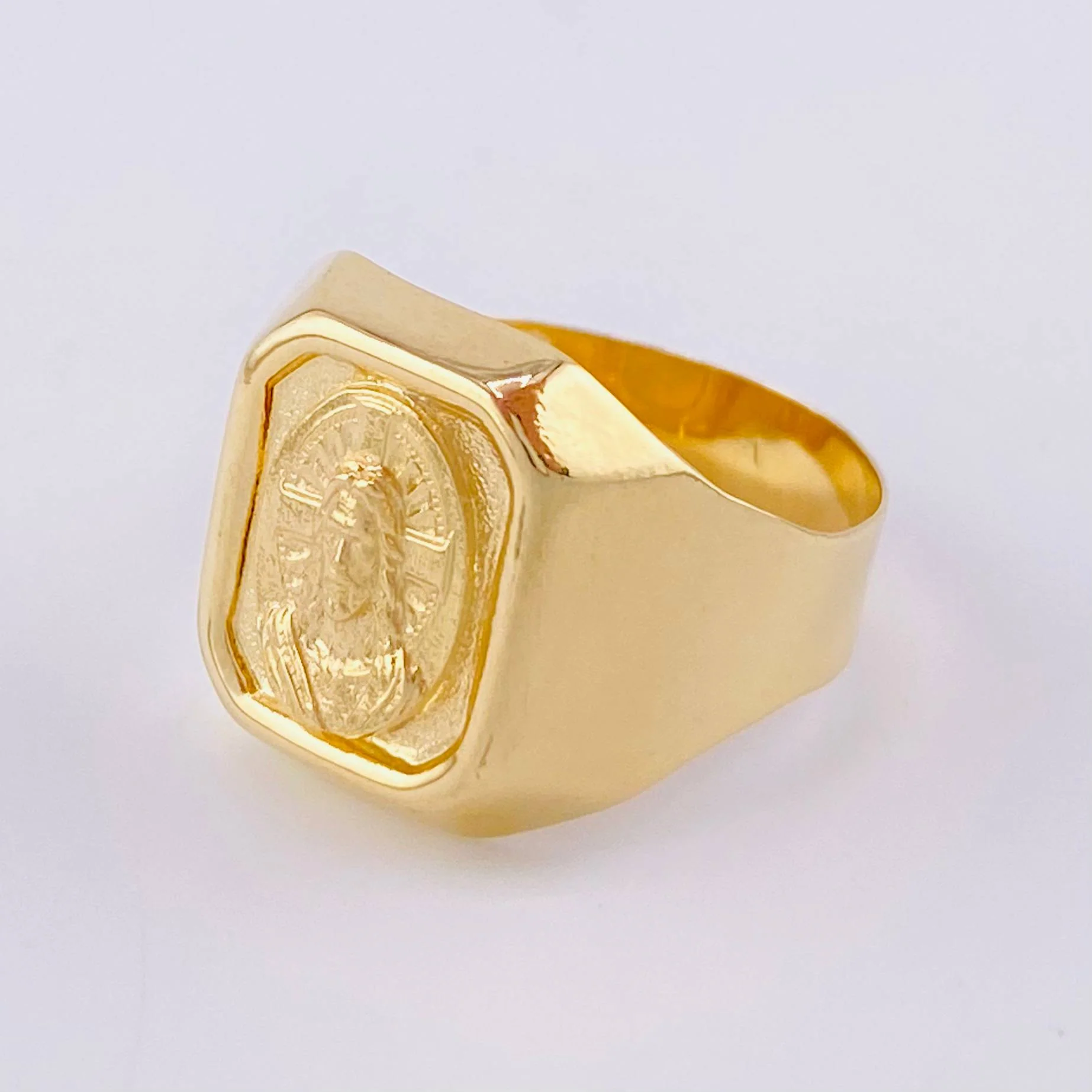 Anillo Sello Cristo Destellos 3.85g / T8 1/2 Oro Amarillo 18K - Image 2
