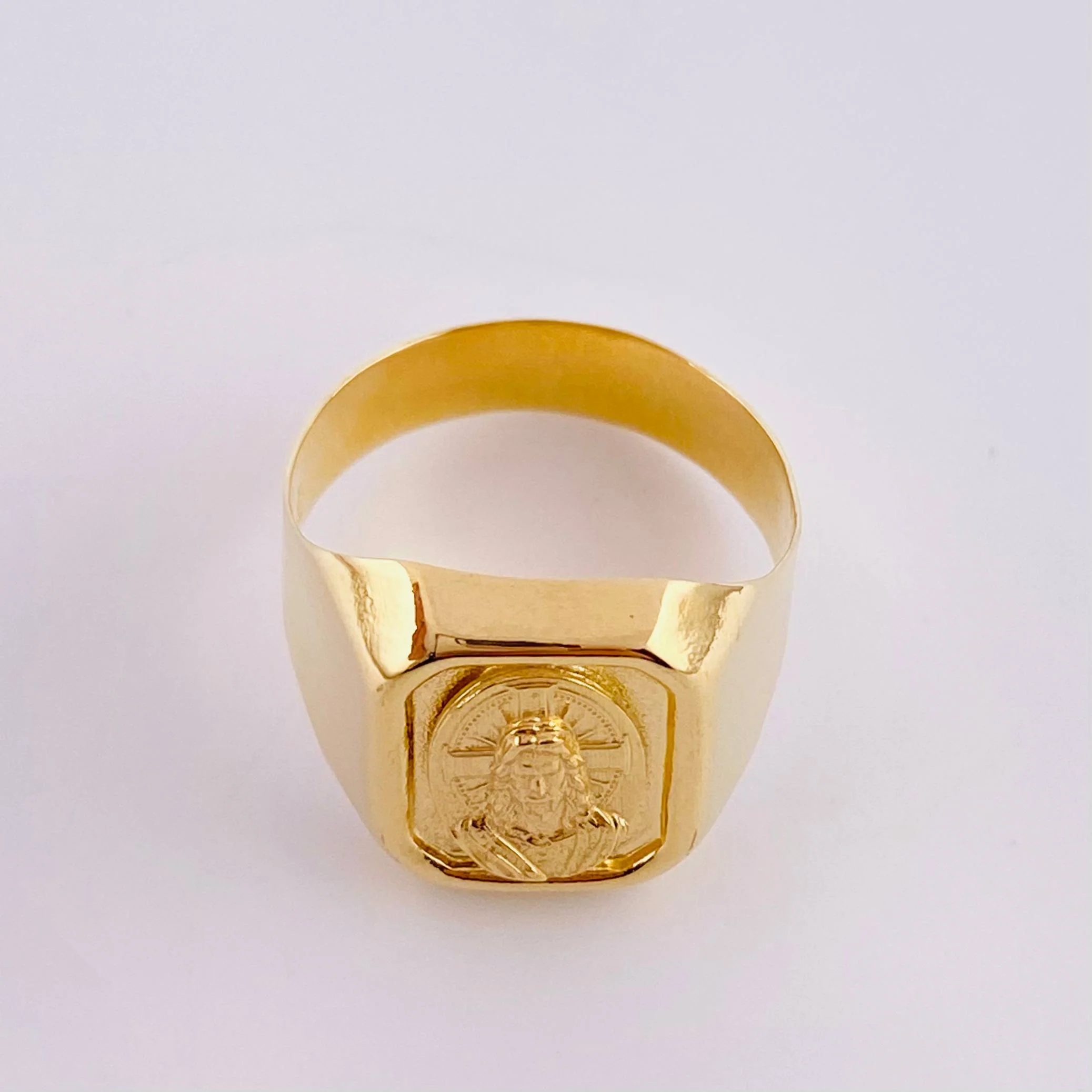 Anillo Sello Cristo Destellos 3.85g / T8 1/2 Oro Amarillo 18K - Image 3