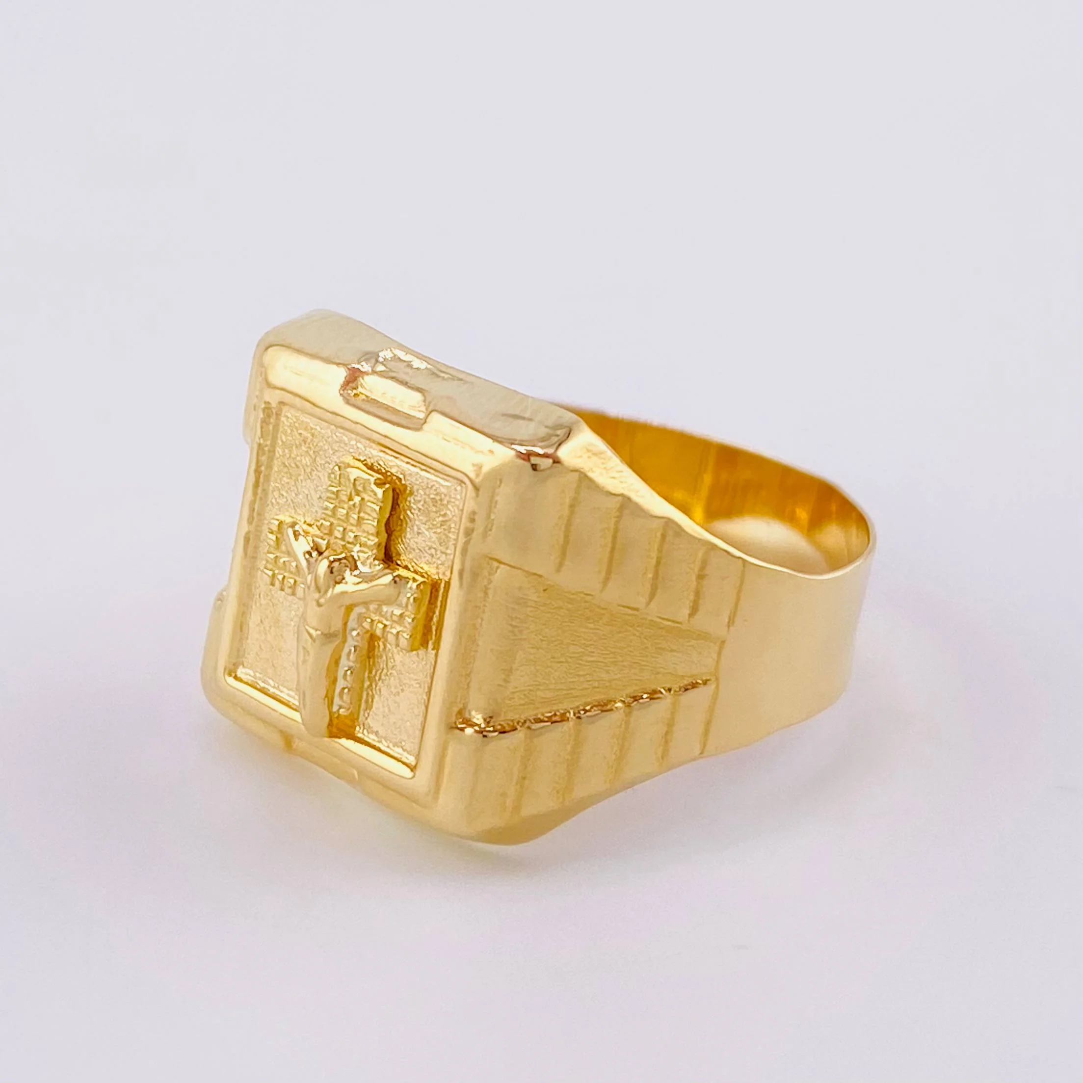 Anillo Sello Cruz Cristo 3.1g / T8 3/4 Oro Amarillo 18K - Image 2