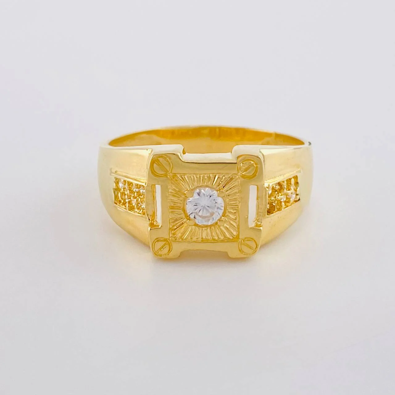 Anillo Sello Cuadrado Basteado 5.55 g / T10 Oro Amarillo 18K