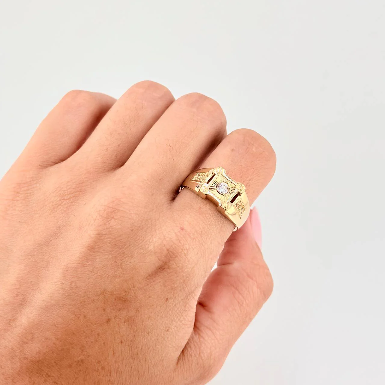 Anillo Sello Cuadrado Basteado 5.55 g / T10 Oro Amarillo 18K - Image 4