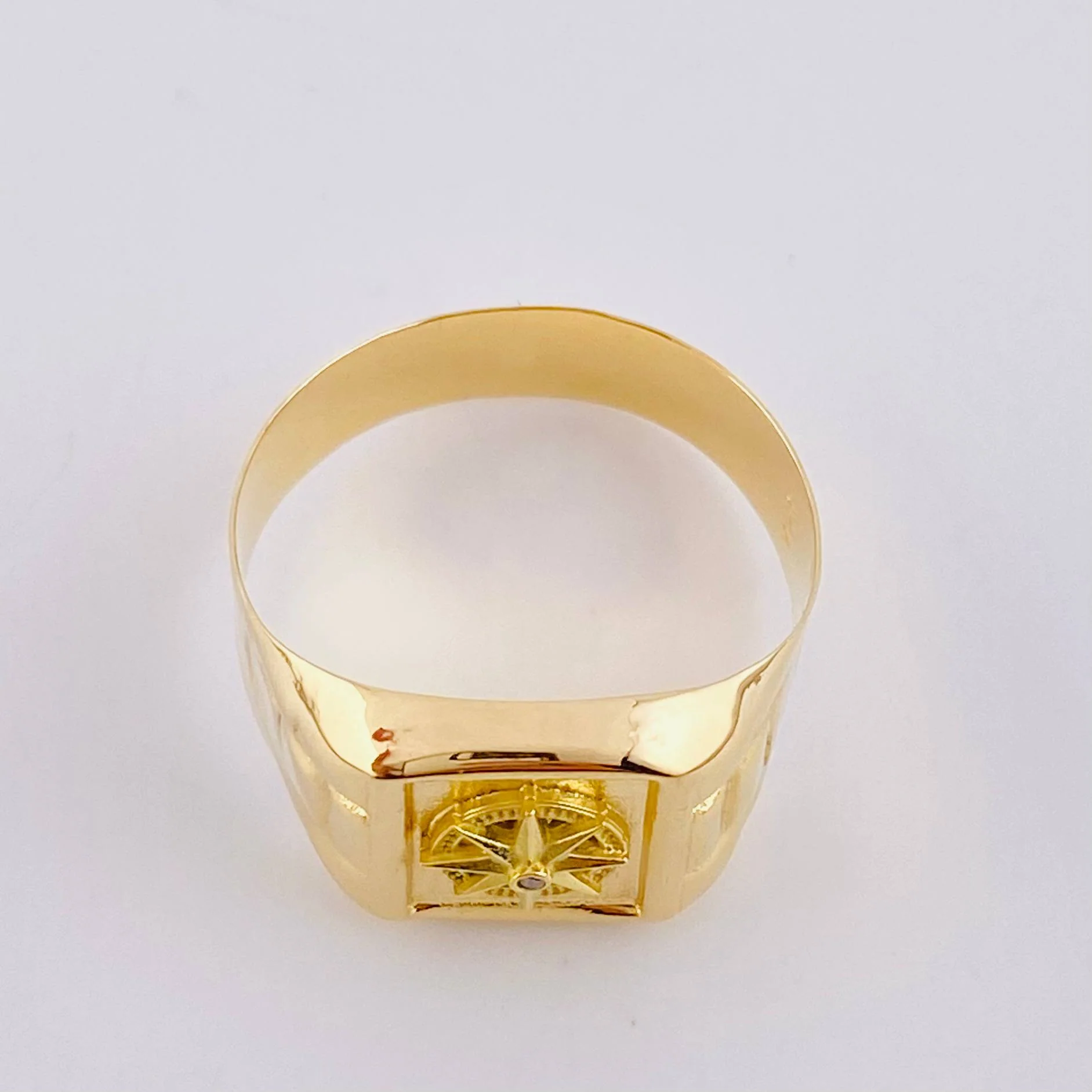 Anillo Sello Estrella Cardinal 2.9g / T9 1/2 Oro Amarillo 18K - Image 3