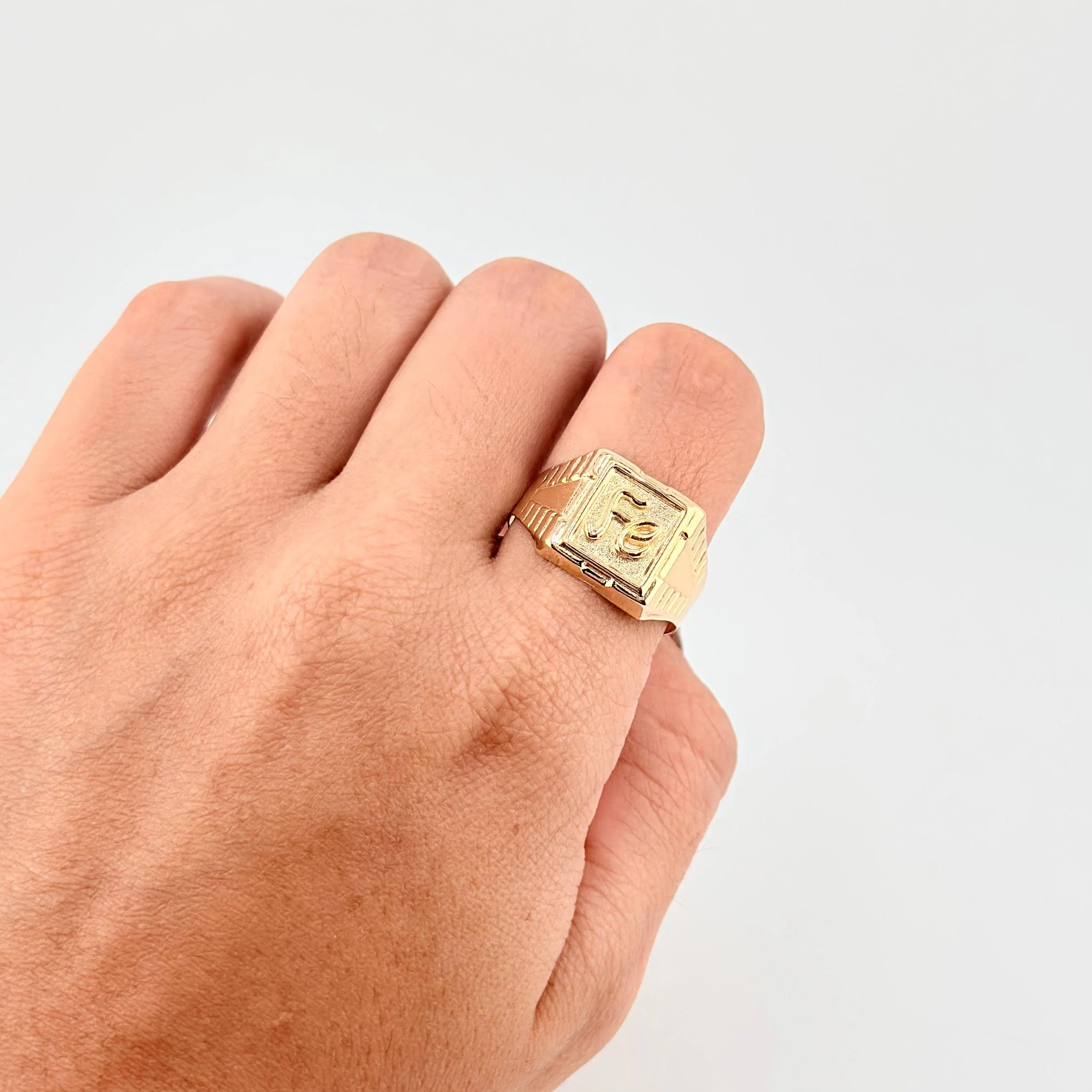 Anillo Sello Fe 3.05g / T9 3/4 Oro Amarillo 18K - Image 4