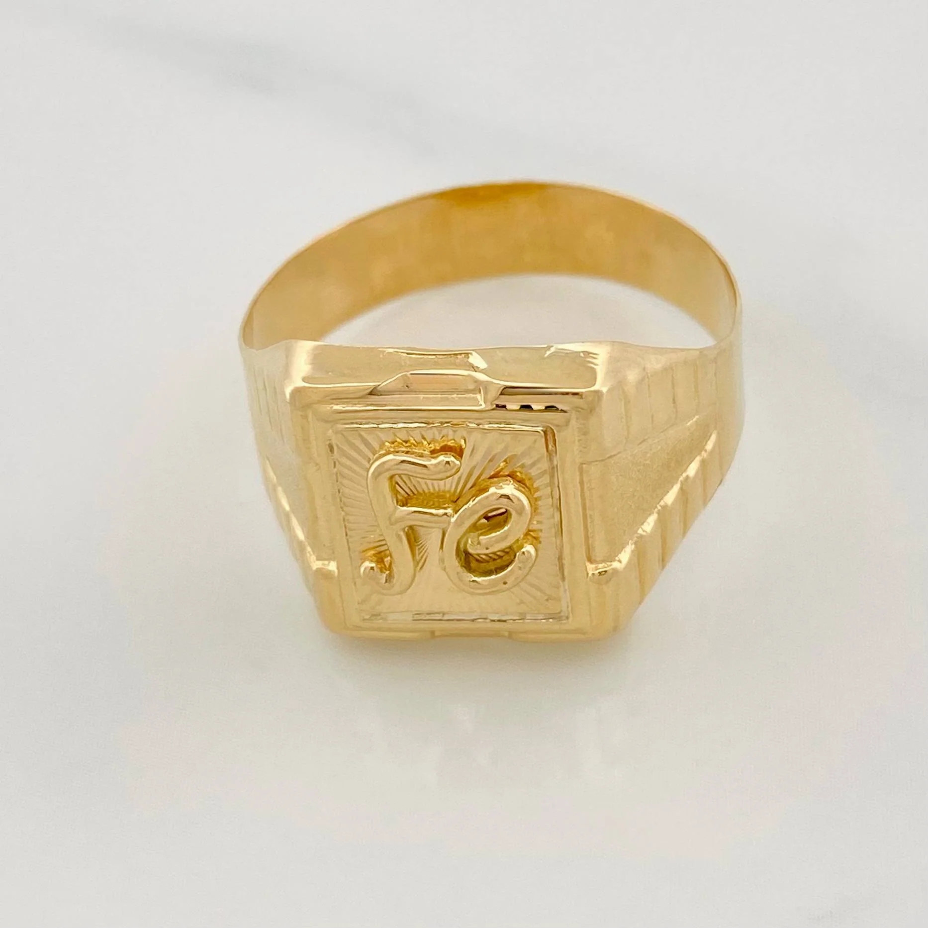 Anillo Sello Fe 3.25 g / T10 3/4 Oro Amarillo 18K