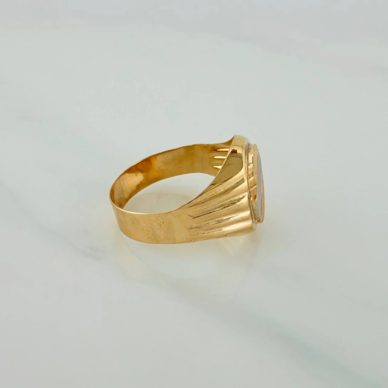 Anillo Sello Ovalado 4.6gr / T10 1/4 / Tres Oros 18K - Image 2