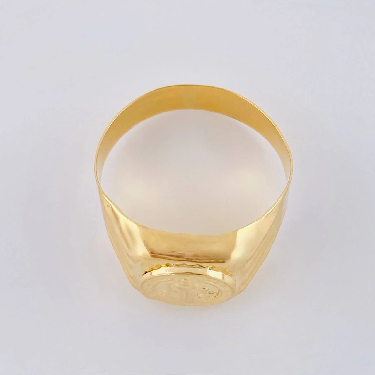 Anillo Sello San Benito 3.15 g / T10 1/2 Oro Amarillo 18K - Image 3