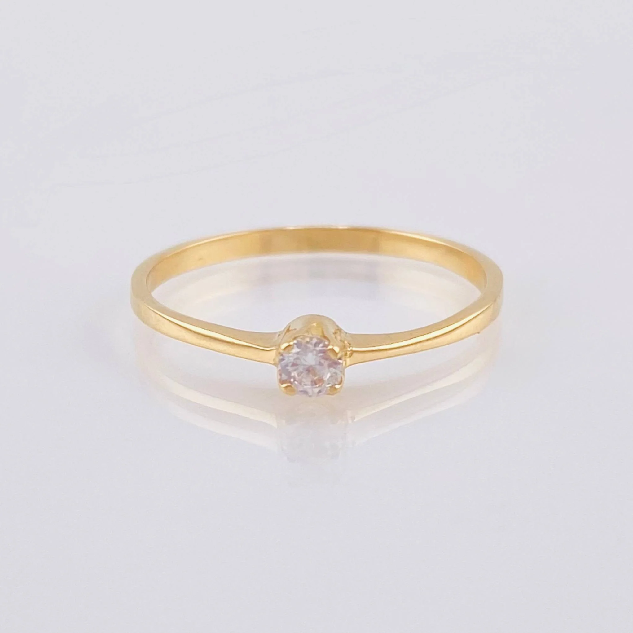 Anillo Solitario 1.4 g / T6 Oro Amarillo 18K