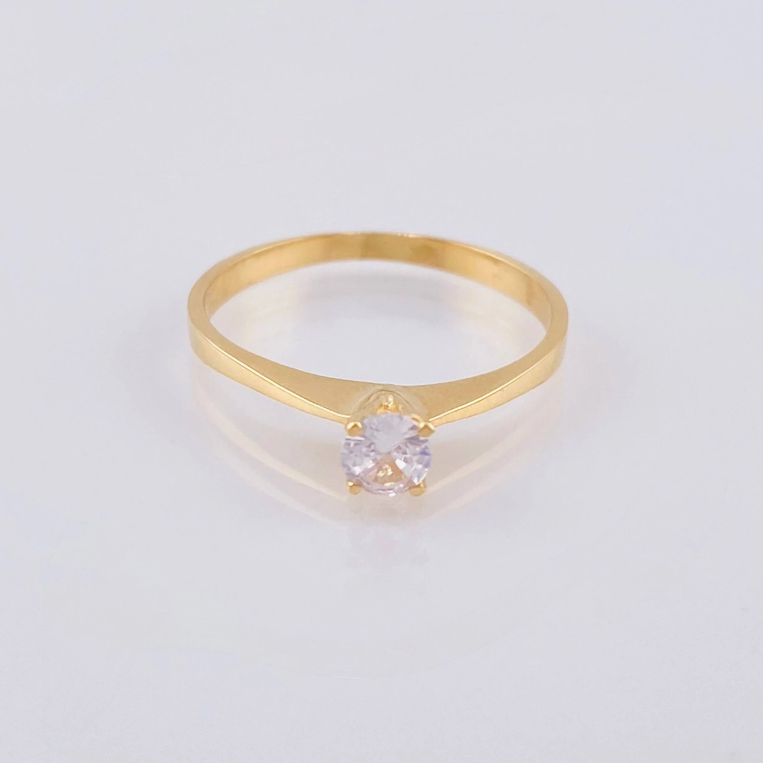 Anillo Solitario 1.85gr / T7 / Oro Amarillo 18K *