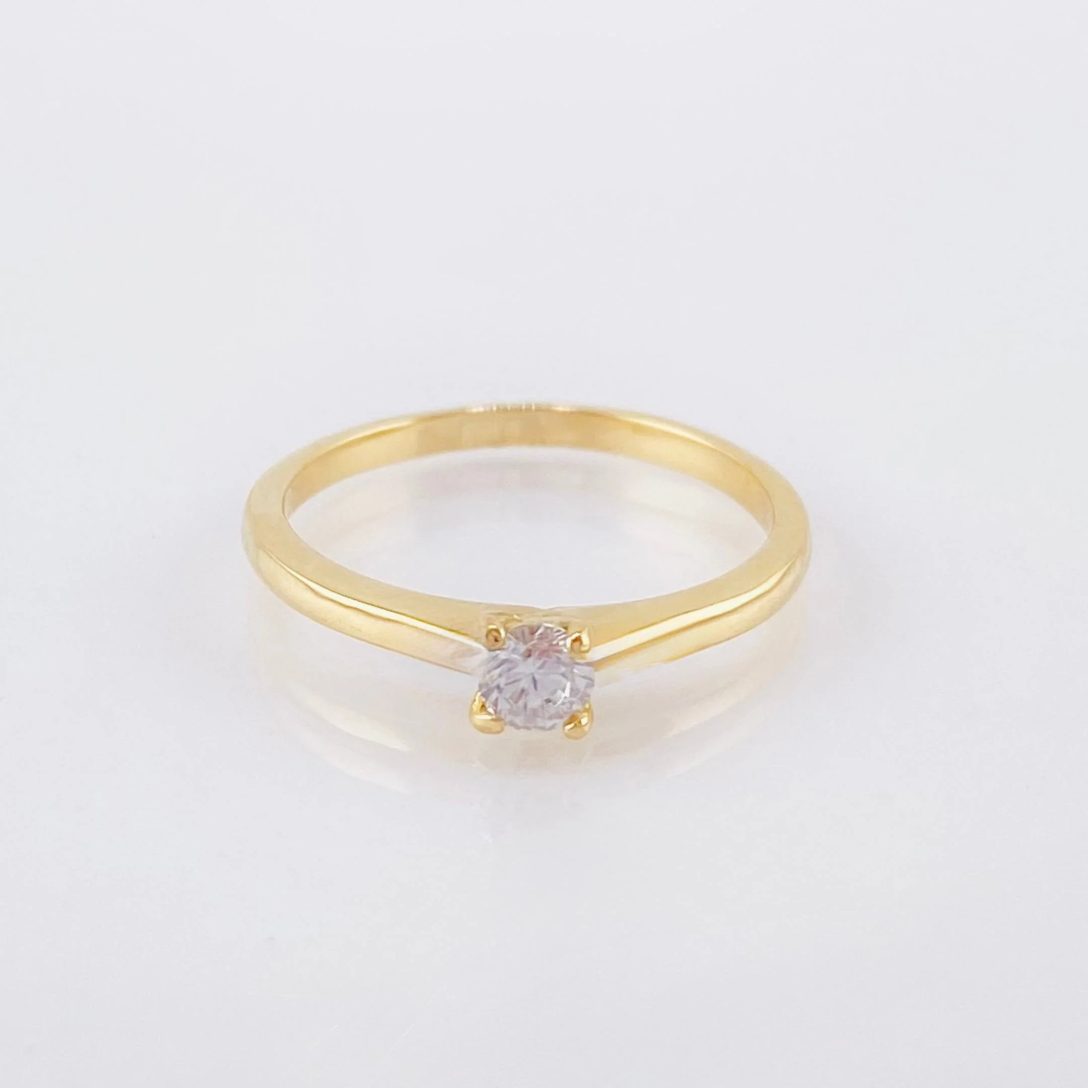 Anillo Solitario 1.95gr / T5 1/4 / Oro Amarillo 18K