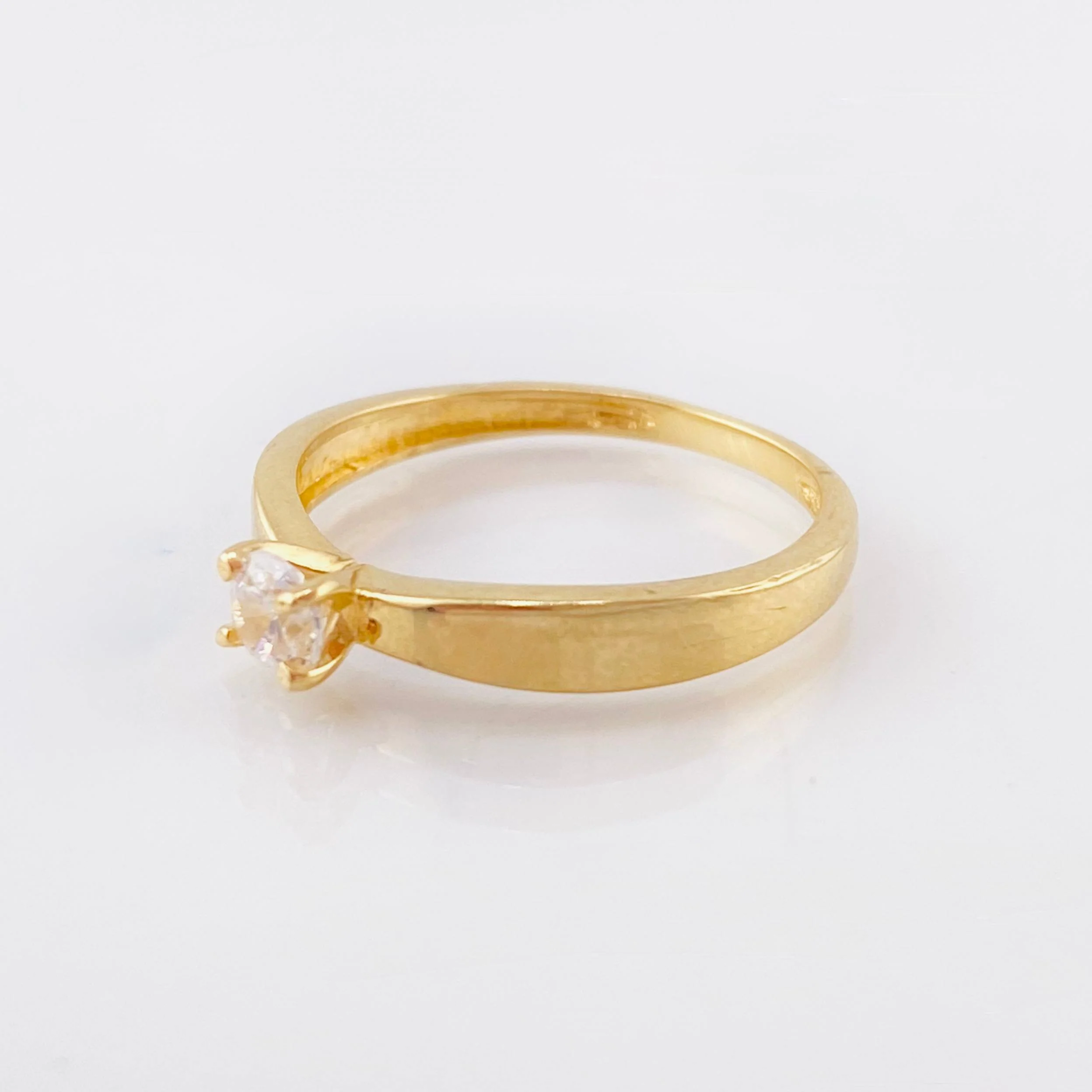 Anillo Solitario 1.95gr / T5 3/4 / Oro Amarillo 18K © - Image 2