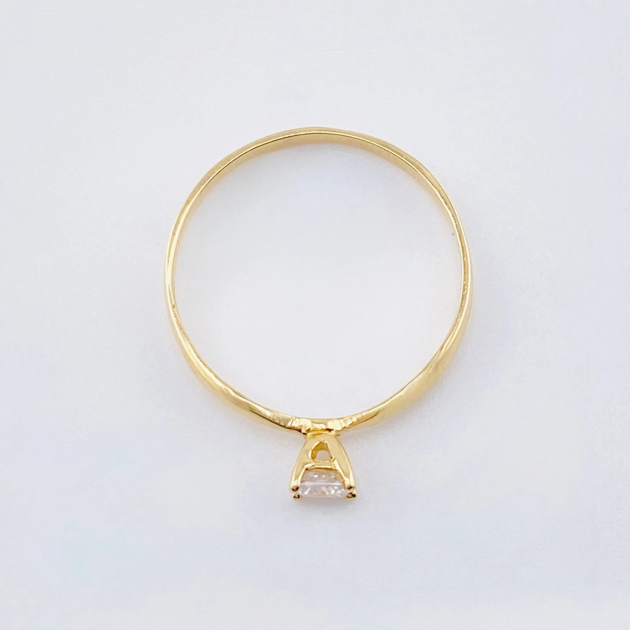 Anillo Solitario 1.95gr / T7 1/2 / Oro Amarillo 18K © - Image 3