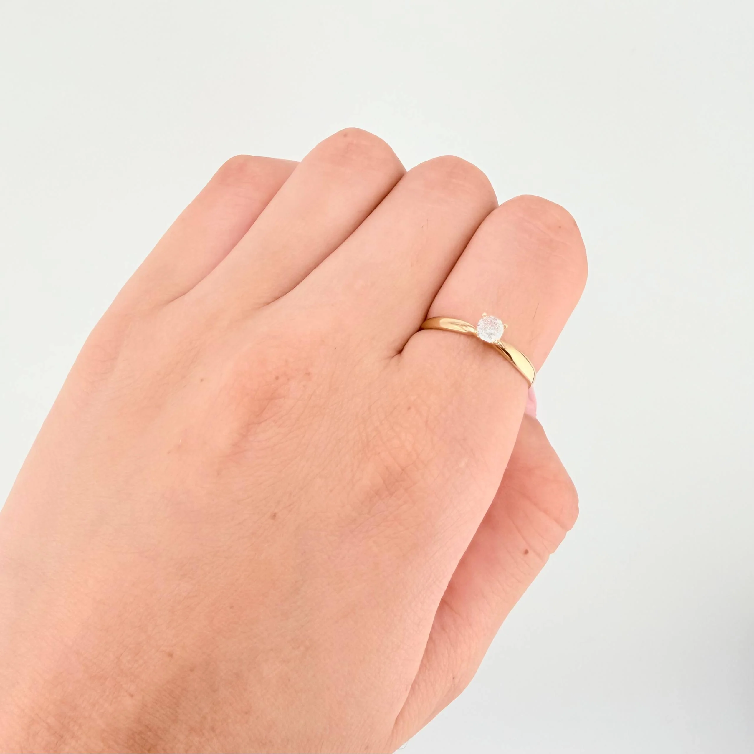Anillo Solitario 1.95gr / T7 1/2 / Oro Amarillo 18K © - Image 4