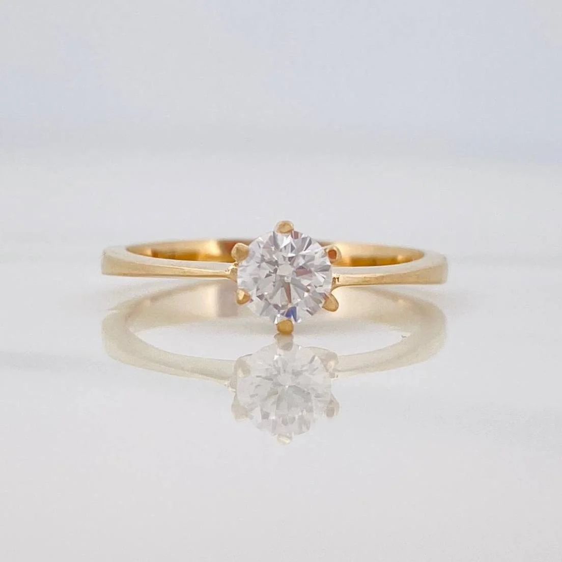 Anillo Solitario 2.05 g / T6 Oro Amarillo 18K