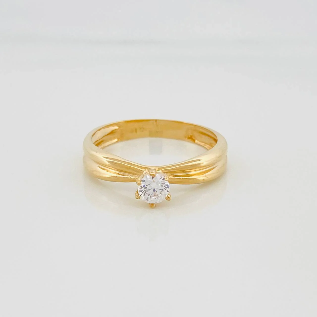 Anillo Solitario 2.15 g / T7 Oro Amarillo 18K