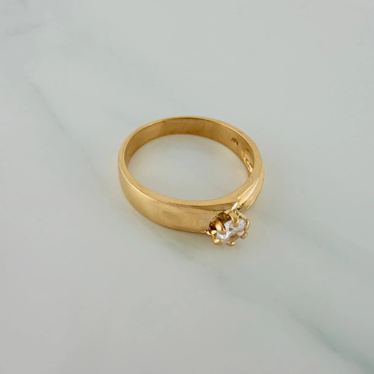 Anillo Solitario 3.85gr / T6 3/4 / 2.3cm / Oro Amarillo 18K - Image 2