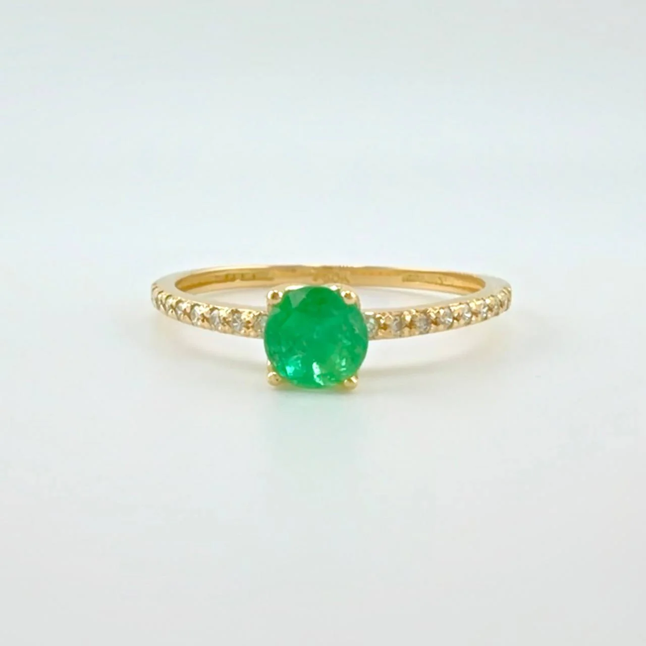 Anillo Solitario 4 Garras Esmeraldas 5pts .diamantes 3 Dts 1.4g / T7 Oro Amarillo 18K
