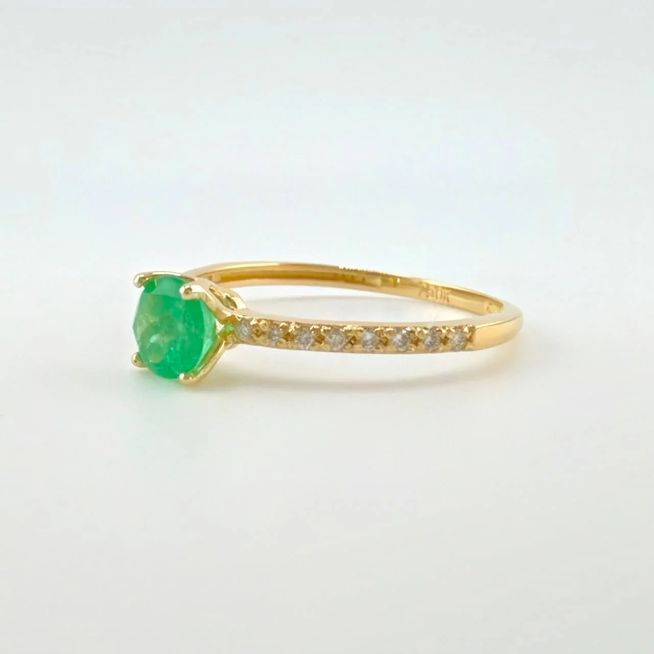Anillo Solitario 4 Garras Esmeraldas 5pts .diamantes 3 Dts 1.4g / T7 Oro Amarillo 18K - Image 2