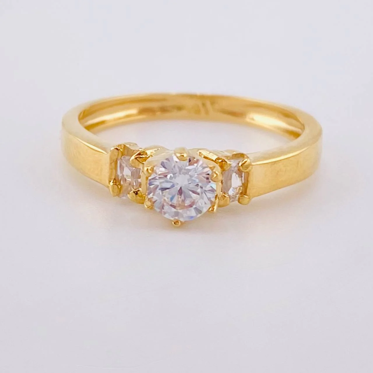 Anillo Solitario Bicuadratico 2.55 g / T6 Oro Amarillo 18K