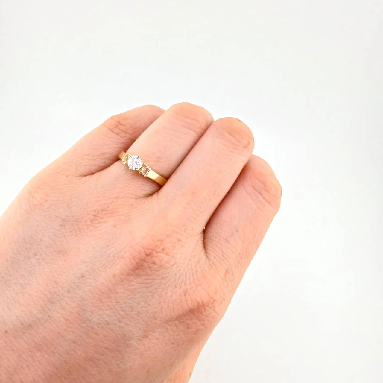 Anillo Solitario Bicuadratico 2.55 g / T6 Oro Amarillo 18K - Image 4