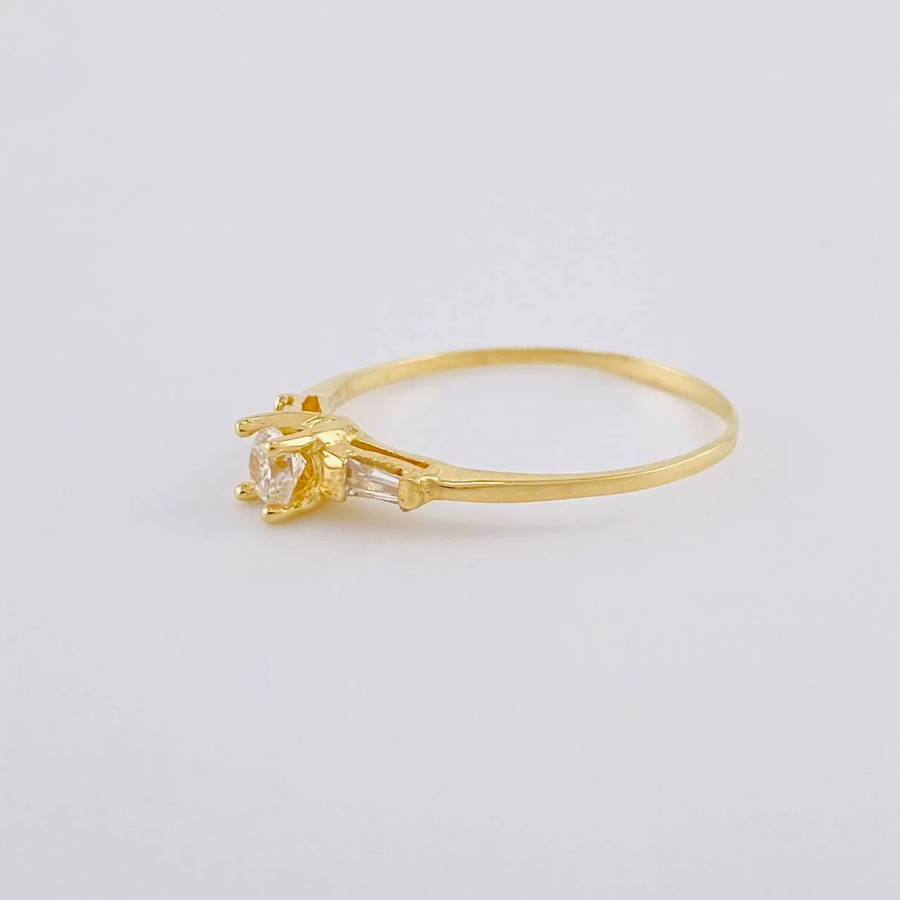 Anillo Solitario Chispas Cuadradas 1 g / T7 3/4 Oro Amarillo 18K - Image 2
