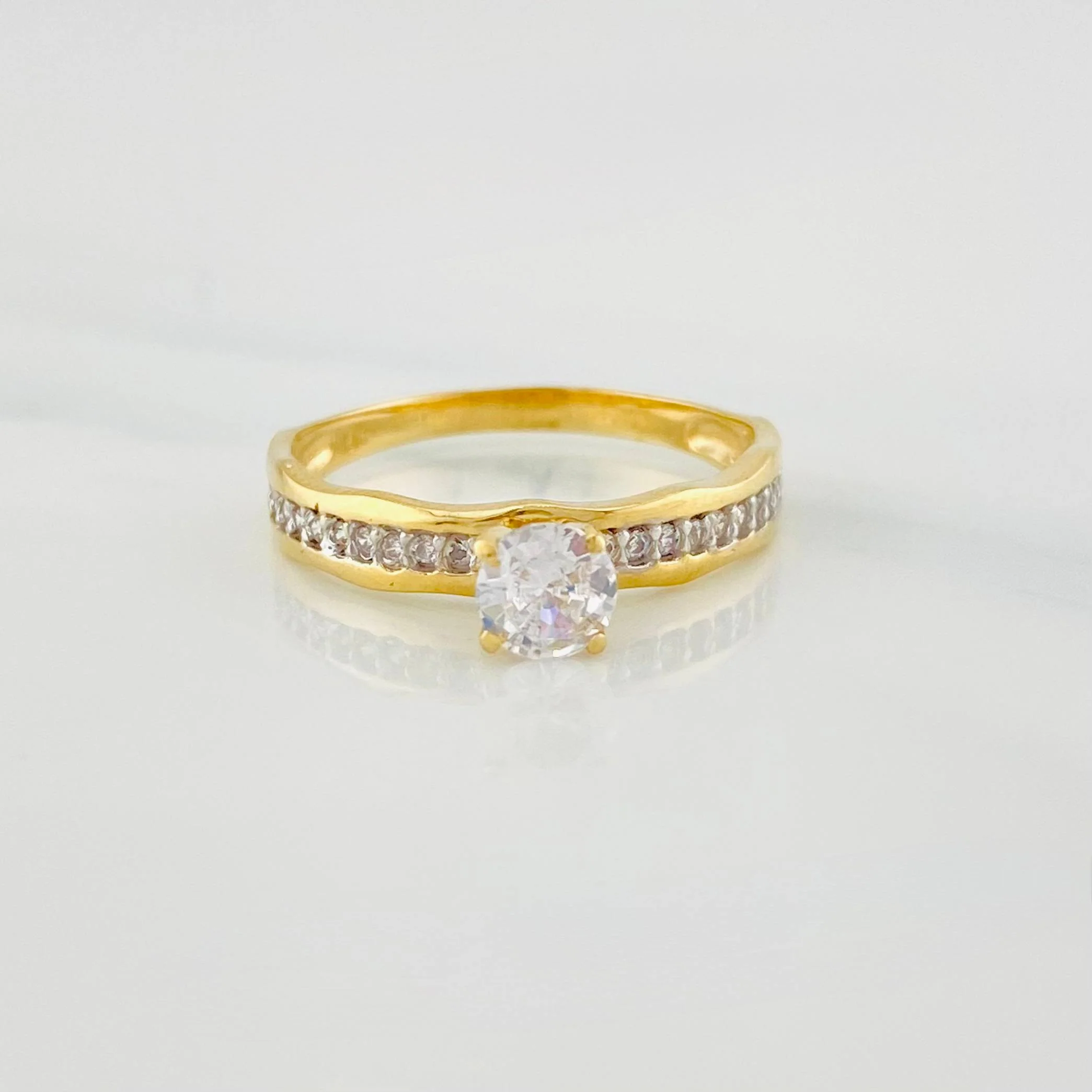Anillo Solitario Churumbela 1.95 g / T6 Dos Oros Amarillo Blanco 18K