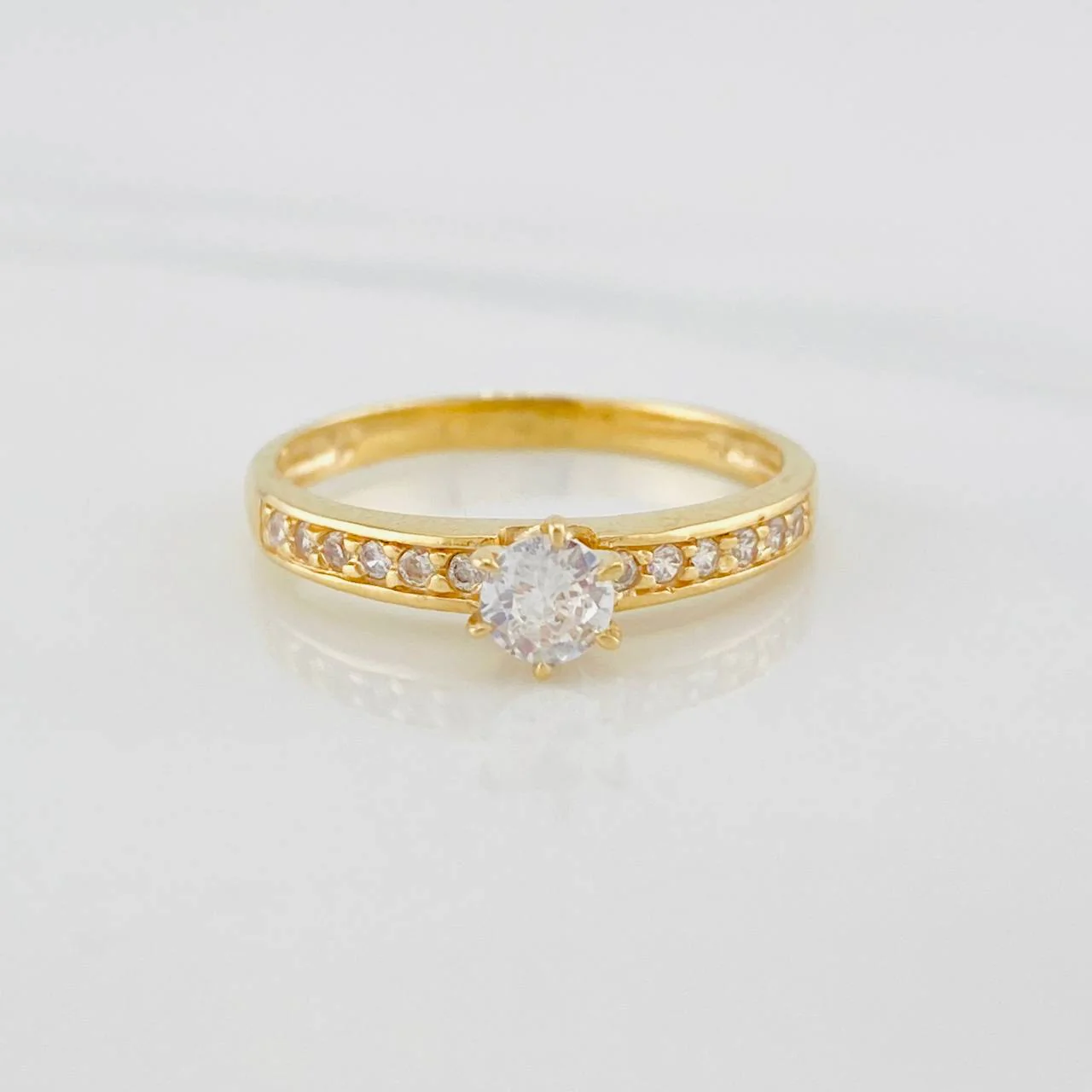 Anillo Solitario churumbela 2.05g / T7 Oro Amarillo 18K