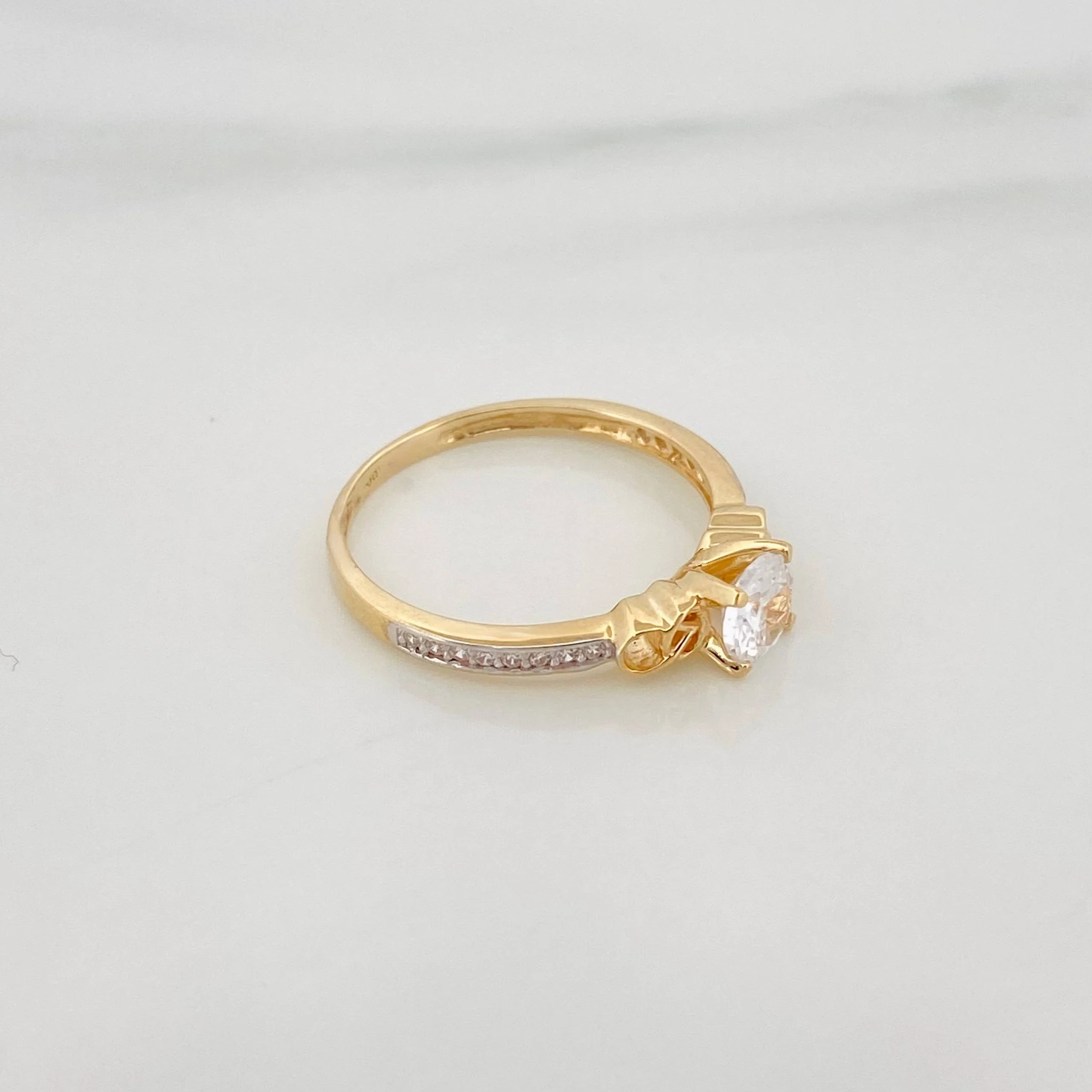 Anillo Solitario Churumbela 2.1 g / T6 1/2 Dos Oros Amarillo Blanco 18K - Image 2