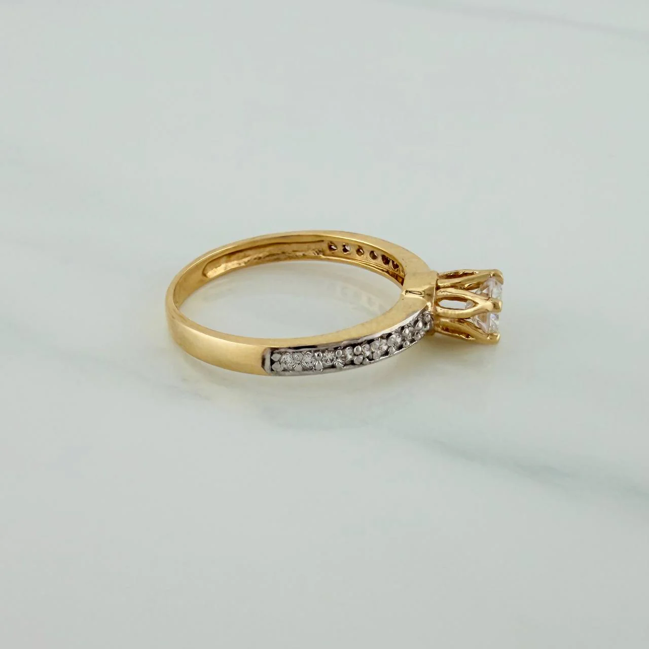 Anillo Solitario Churumbela 2.75gr / T6 1/2 / 2.6cm / Dos Oros Amarillo Blanco 18K $ - Image 3