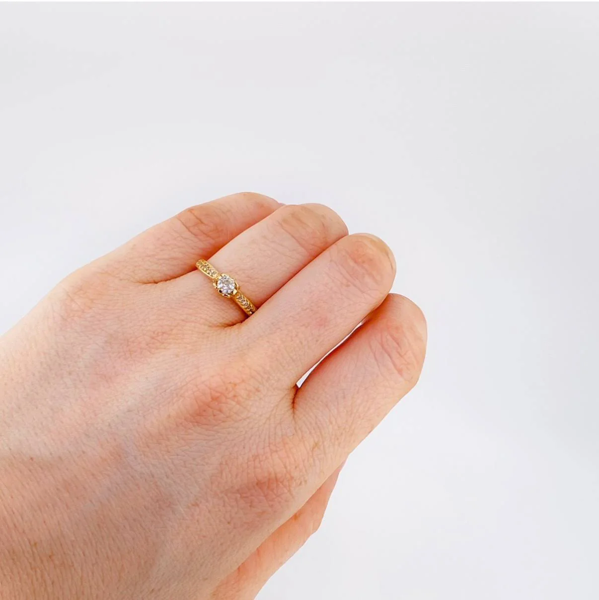 Anillo Solitario Churumbela 2.9 g / T6 3/4 Oro Amarillo 18K - Image 4