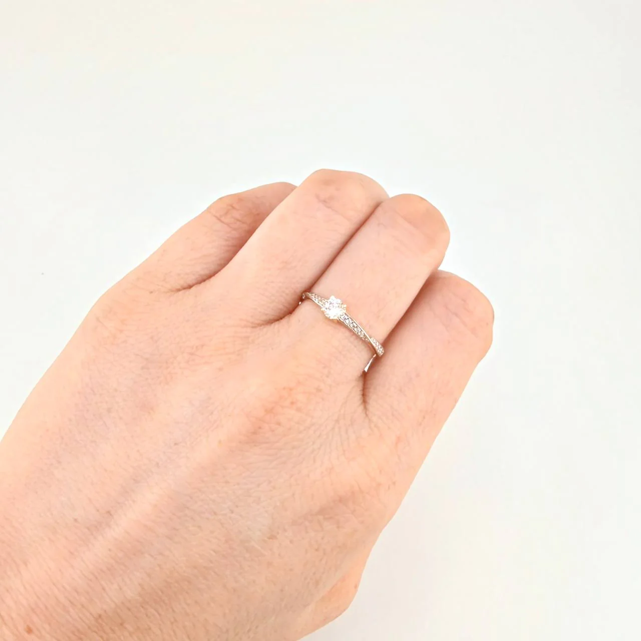 Anillo Solitario Cinta Espiral 1.9 g / T7 3/4 Dos Oros Amarillo Blanco 18K - Image 4