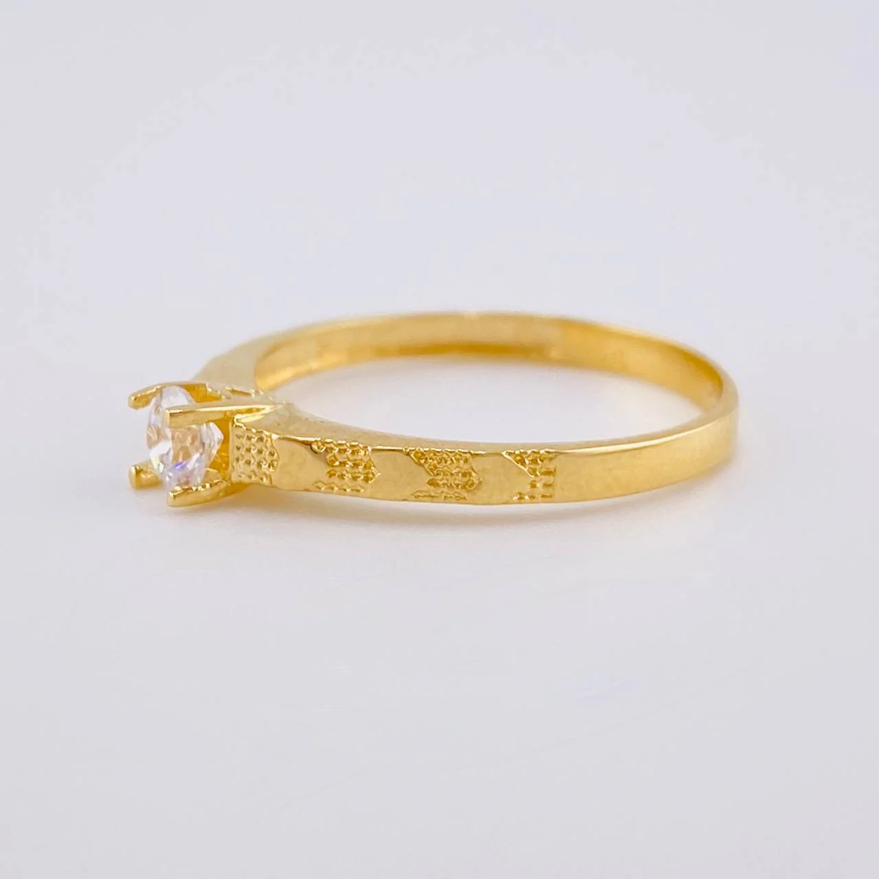 Anillo Solitario Corazones 1.7 g / T7 Oro Amarillo 18K - Image 2