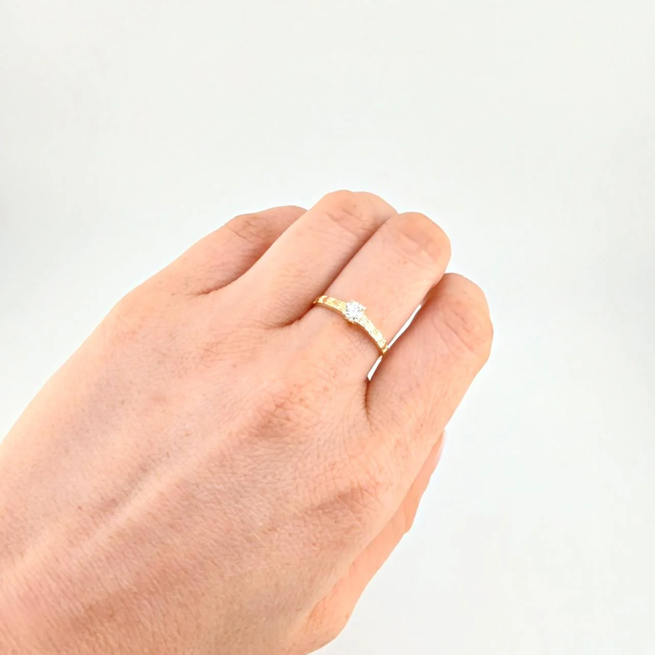 Anillo Solitario Corazones 1.7 g / T7 Oro Amarillo 18K - Image 4