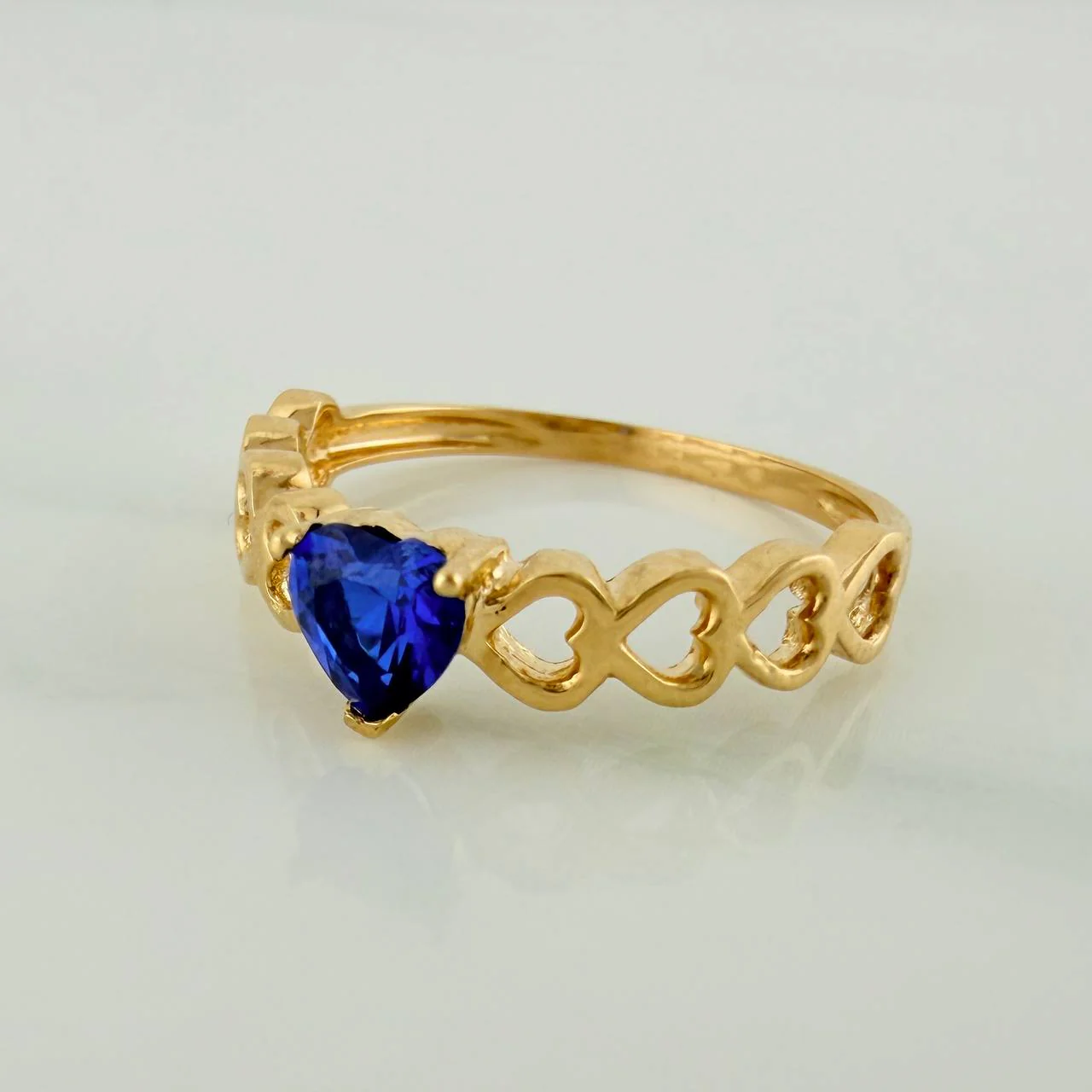 Anillo Solitario Corazones 2.25gr / T7 1/4 / 2.3cm / Oro Amarillo 18K $ - Image 3