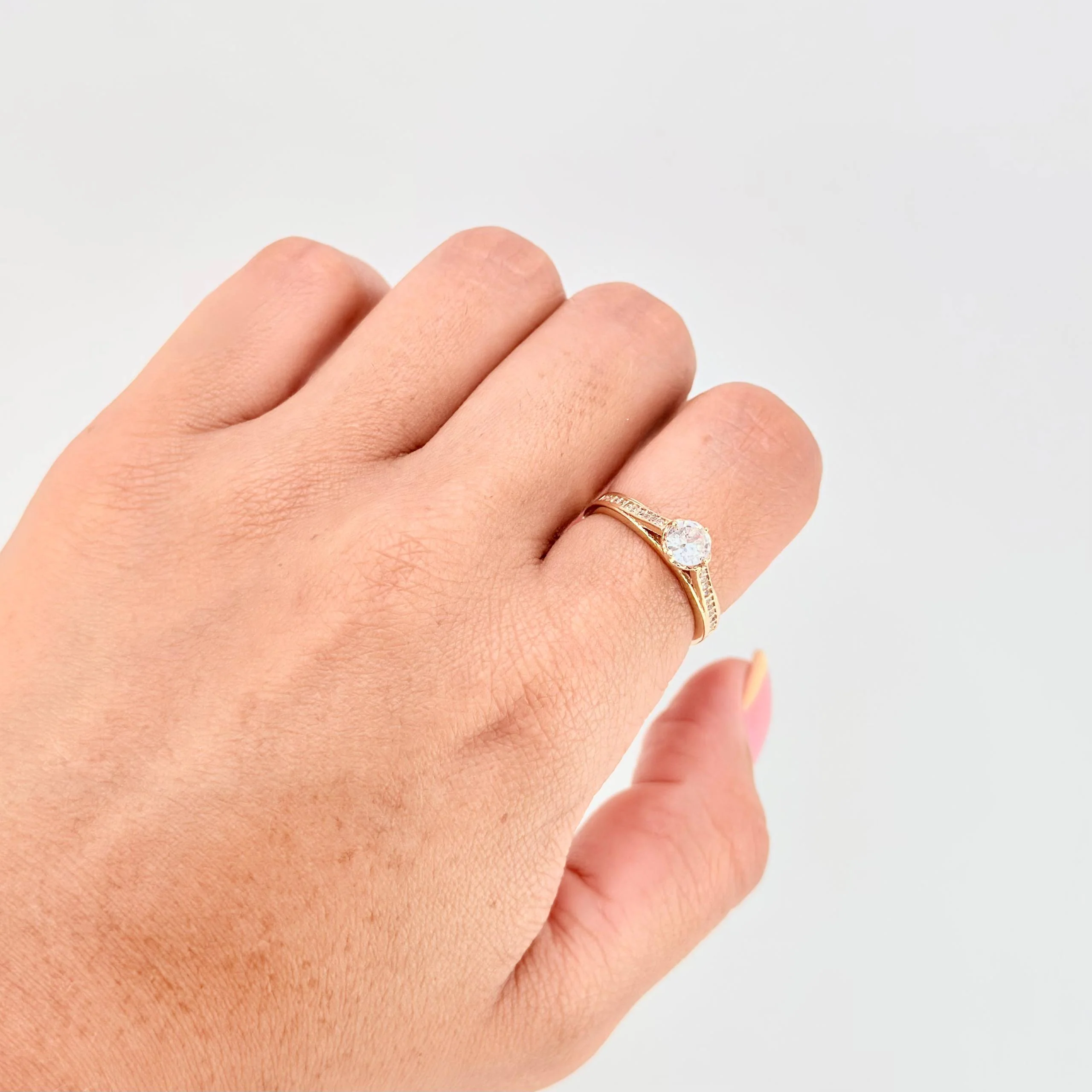 Anillo Solitario Corazones Puenteados 2.6 g / T7 Oro Amarillo 18K - Image 4