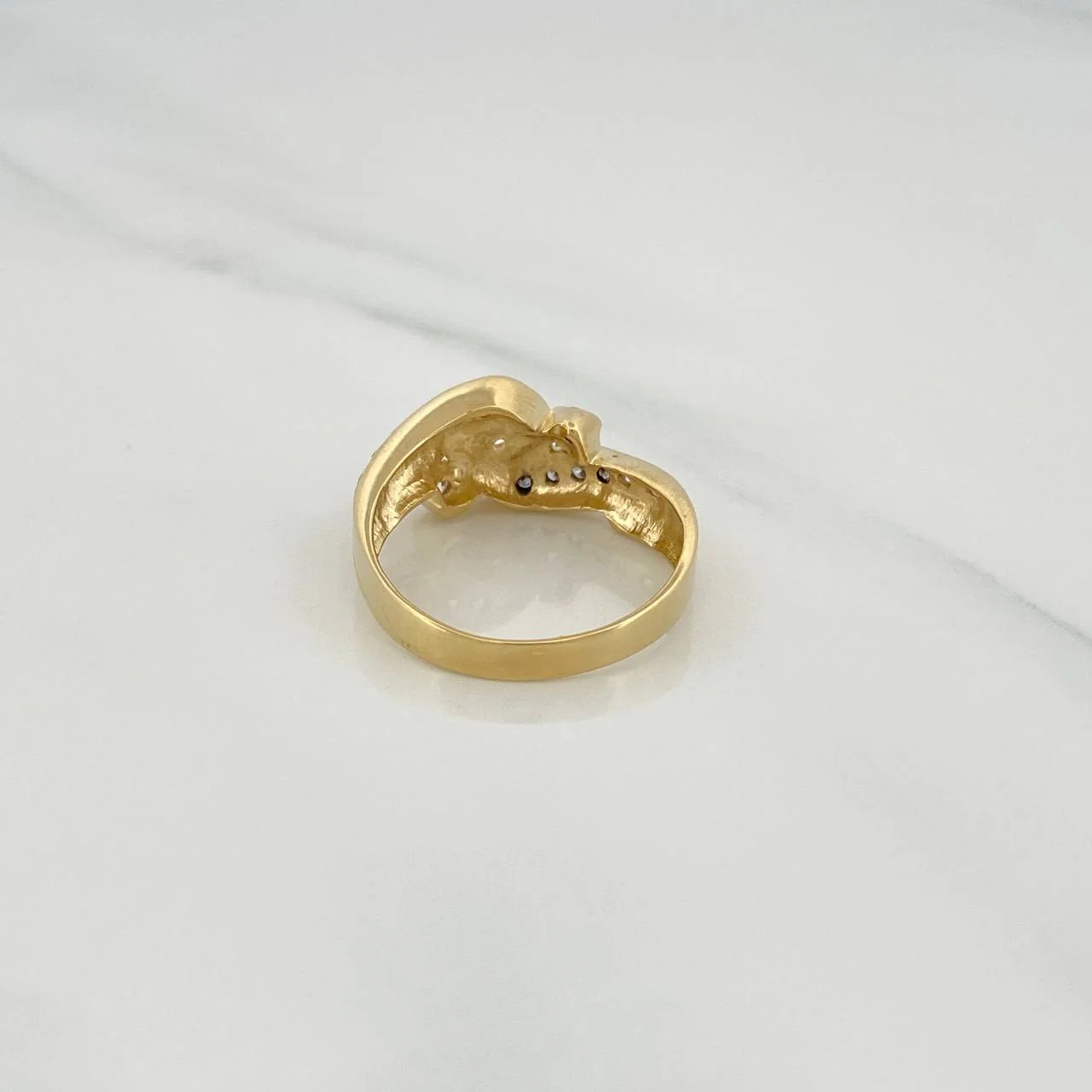 Anillo Solitario Cruzado 5.7gr / T9 / Oro Amarillo 18K $ - Image 4