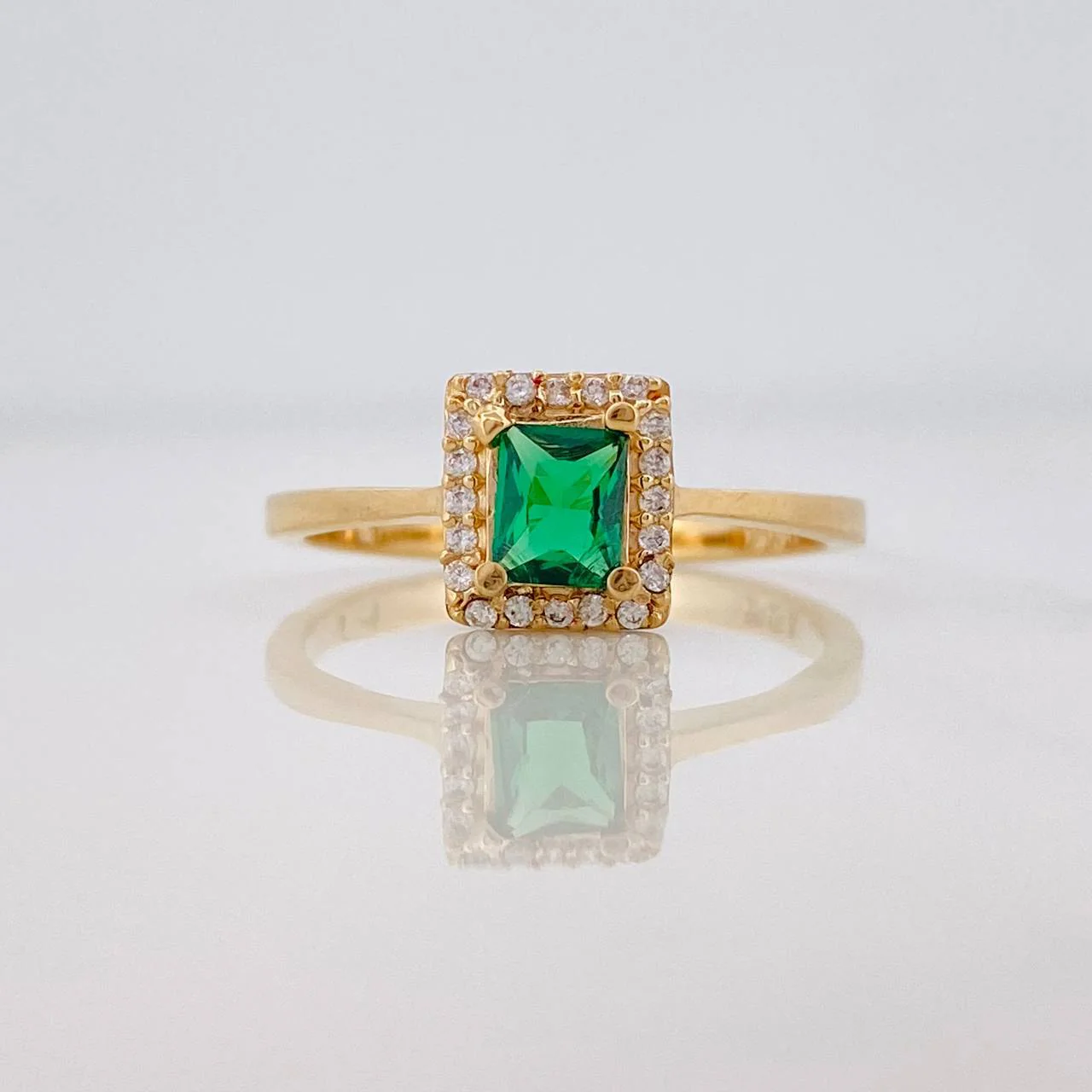 Anillo Solitario Cuadrado 2.75g / T7 3/4 Oro Amarillo 18K