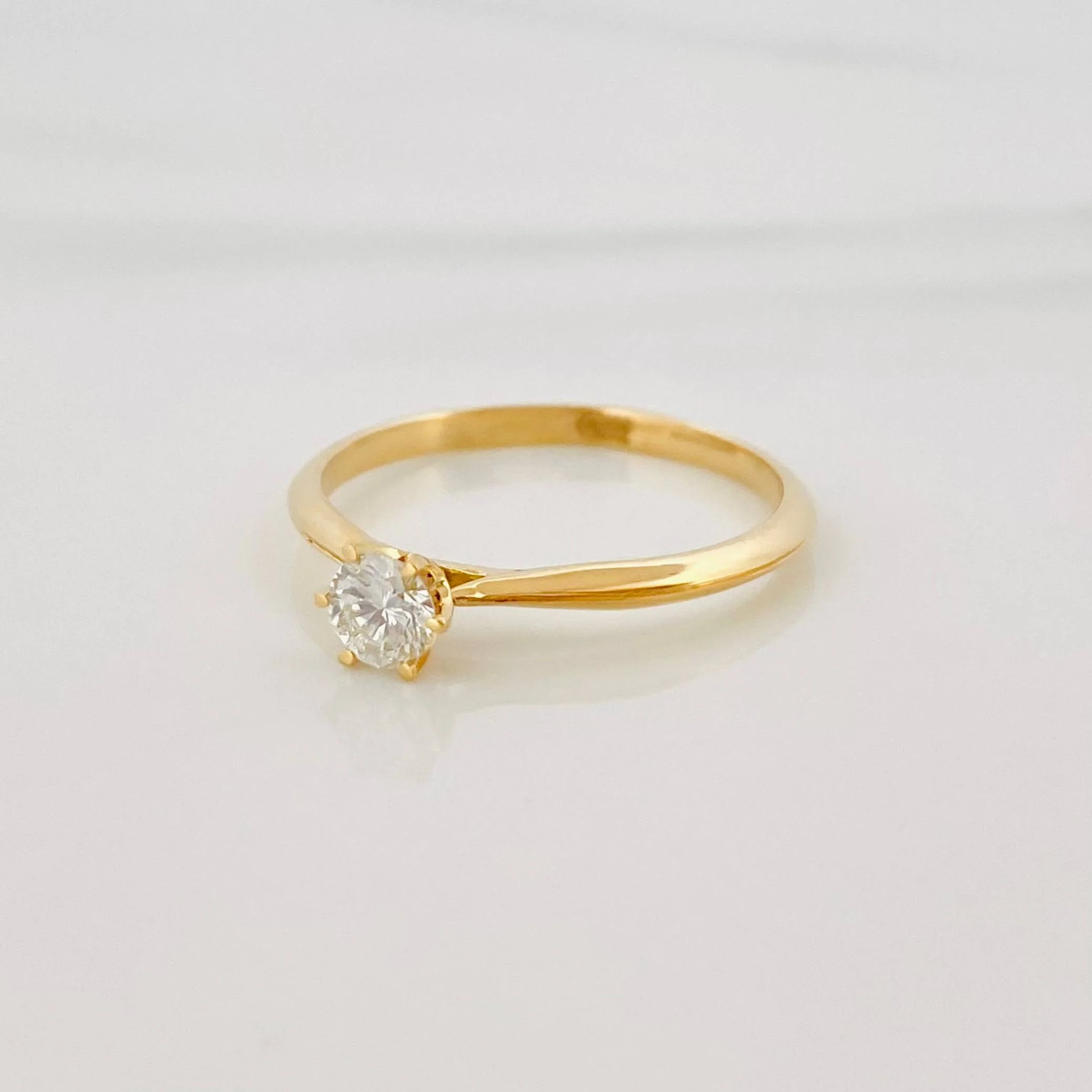 Anillo Solitario Diamante 24 Pts 1.6 g / T5 1/2 Oro Amarillo 18K - Image 2