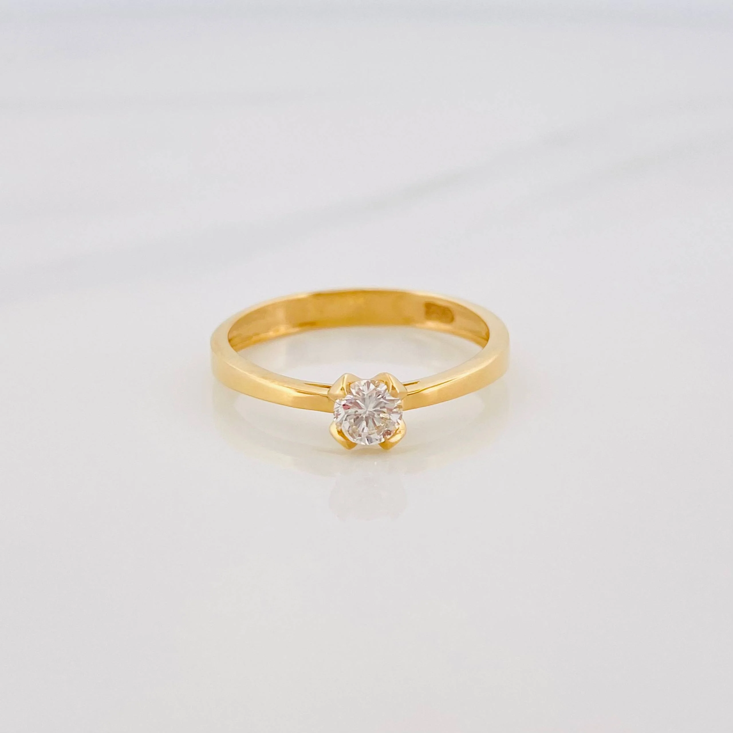 Anillo Solitario Diamante 25 Pts 1.7 g / T6 3/4 Oro Amarillo 18K