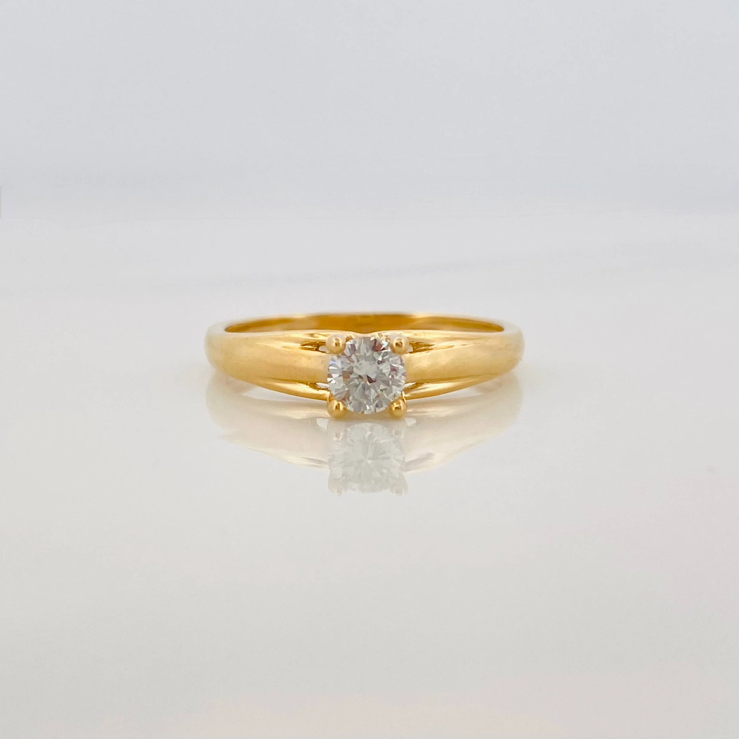 Anillo Solitario Diamantes 26Pts 2.25 g / T7 Oro Amarillo 18K