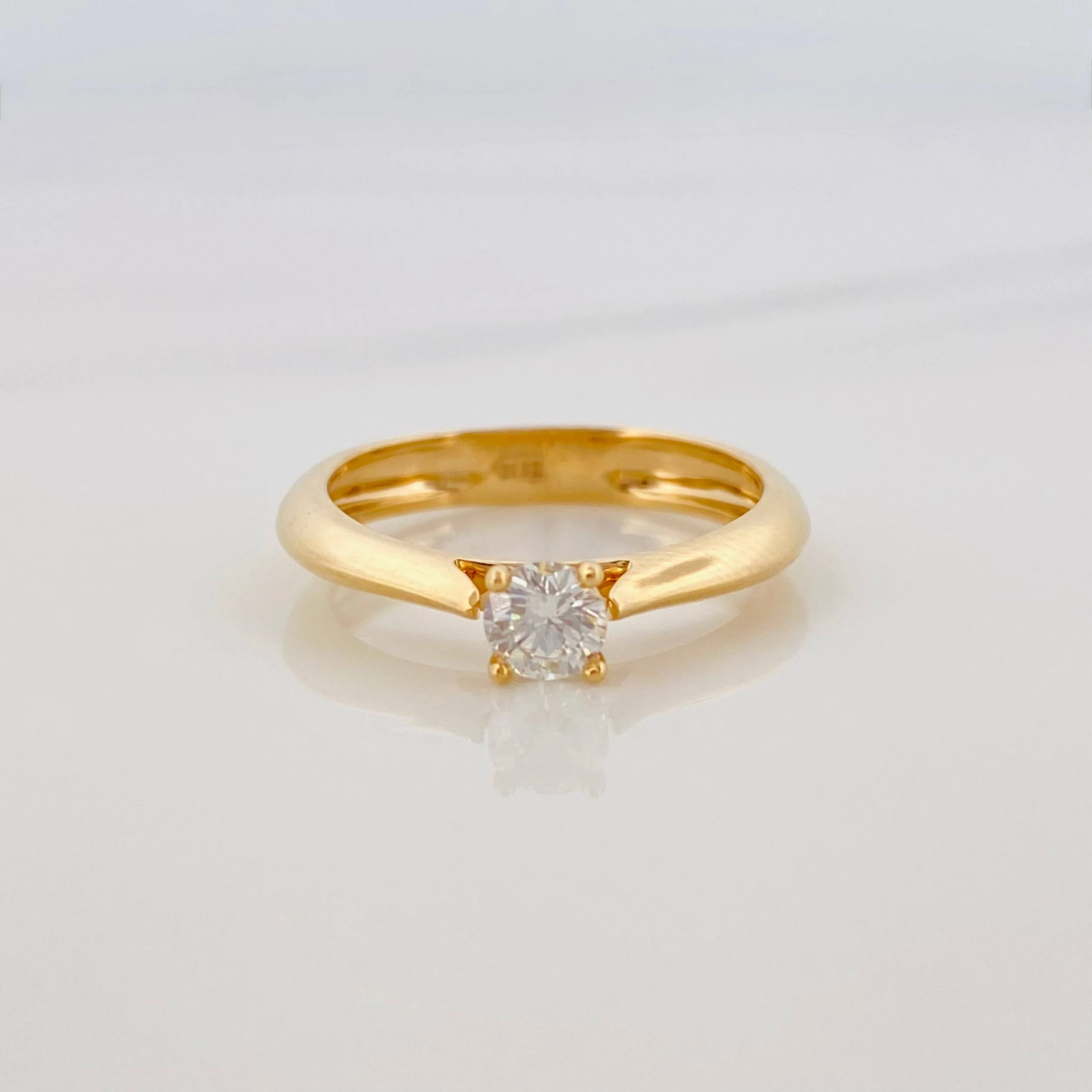 Anillo Solitario Diamantes 26Pts 2.55 g / T6 Oro Amarillo 18K