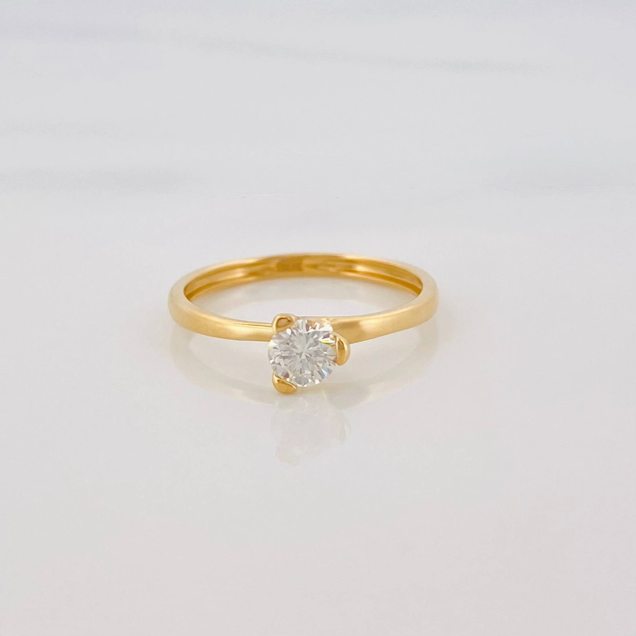 Anillo Solitario Diamantes 28Pts 1.7 g / T6 3/4 Oro Amarillo 18K