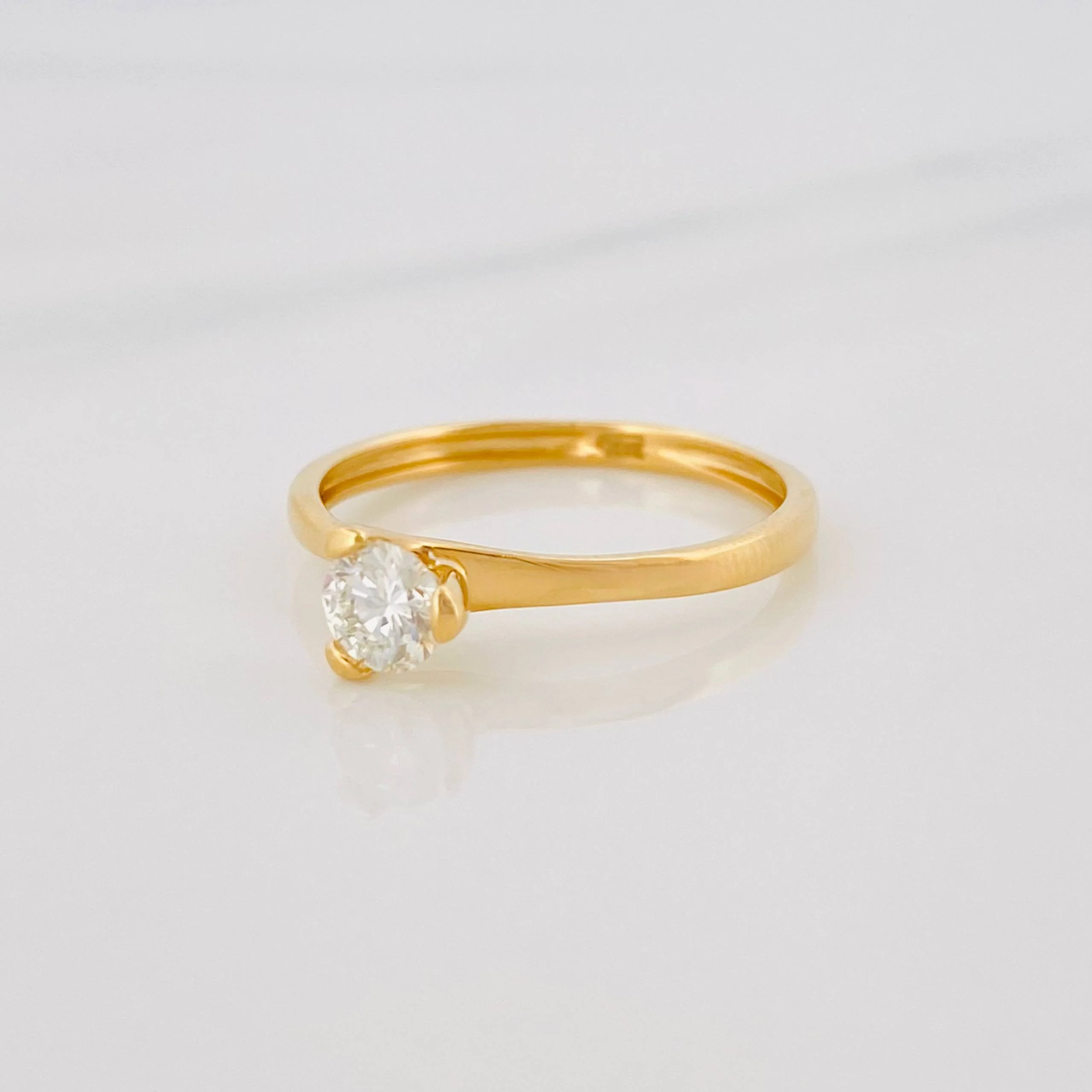 Anillo Solitario Diamantes 28Pts 1.7 g / T6 3/4 Oro Amarillo 18K - Image 2