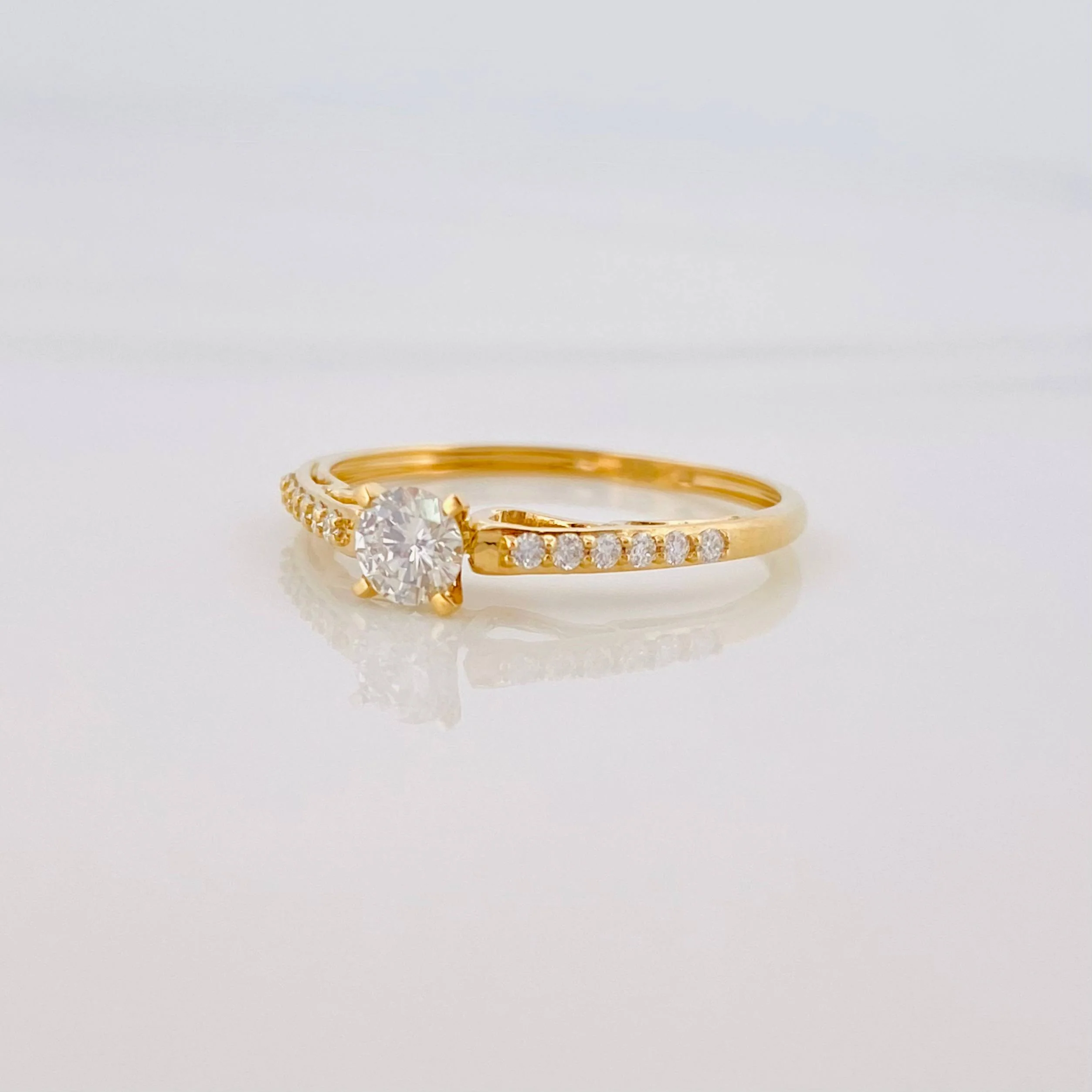 Anillo Solitario Diamantes 34 Pts 1.3 g / T7 Oro Amarillo 18K - Image 2