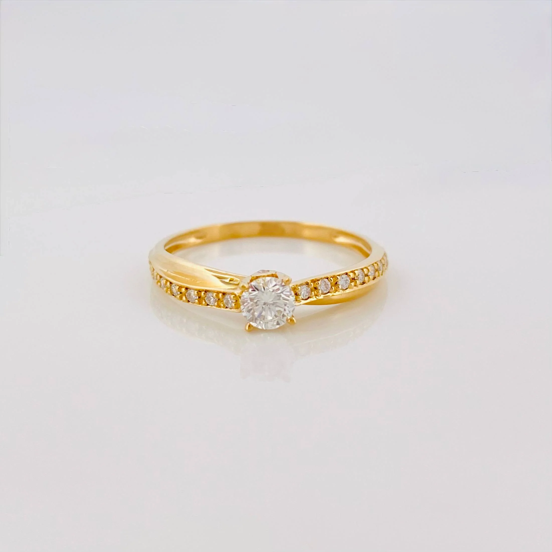 Anillo Solitario Diamantes 40 Pts 1.8 g / T7 1/2 Oro Amarillo 18K