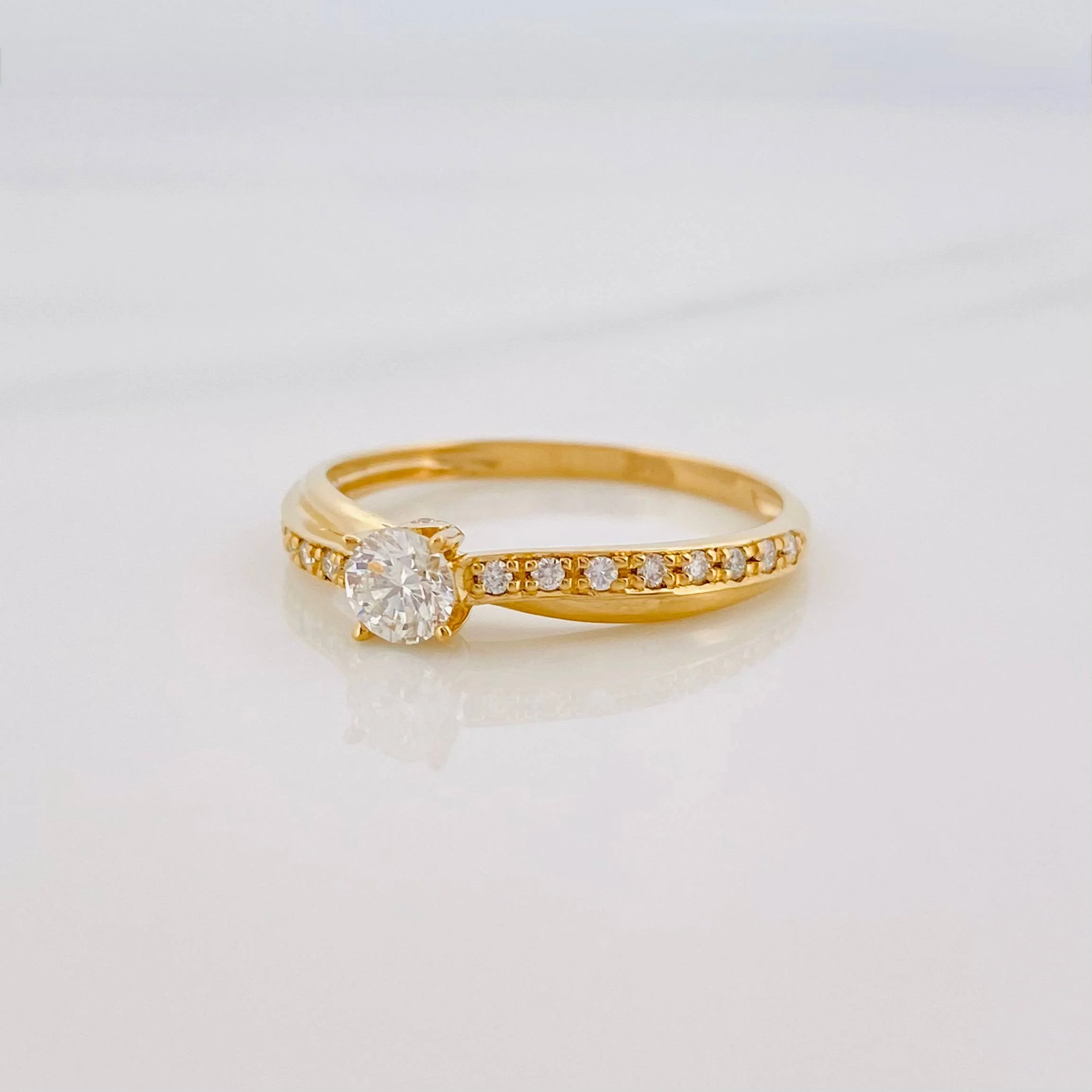 Anillo Solitario Diamantes 40 Pts 1.8 g / T7 1/2 Oro Amarillo 18K - Image 2