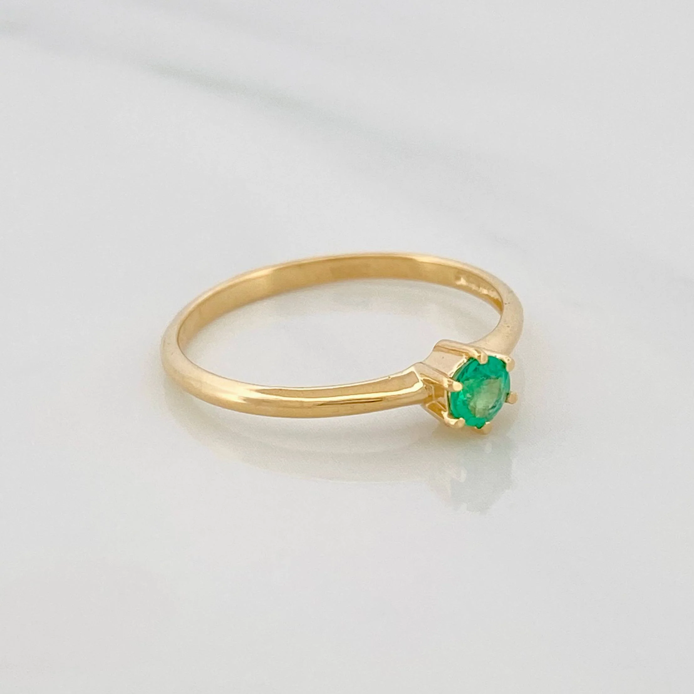 Anillo Solitario Esmeralda 14 Pts 1.6 g / T7 Oro Amarillo 18K - Image 3