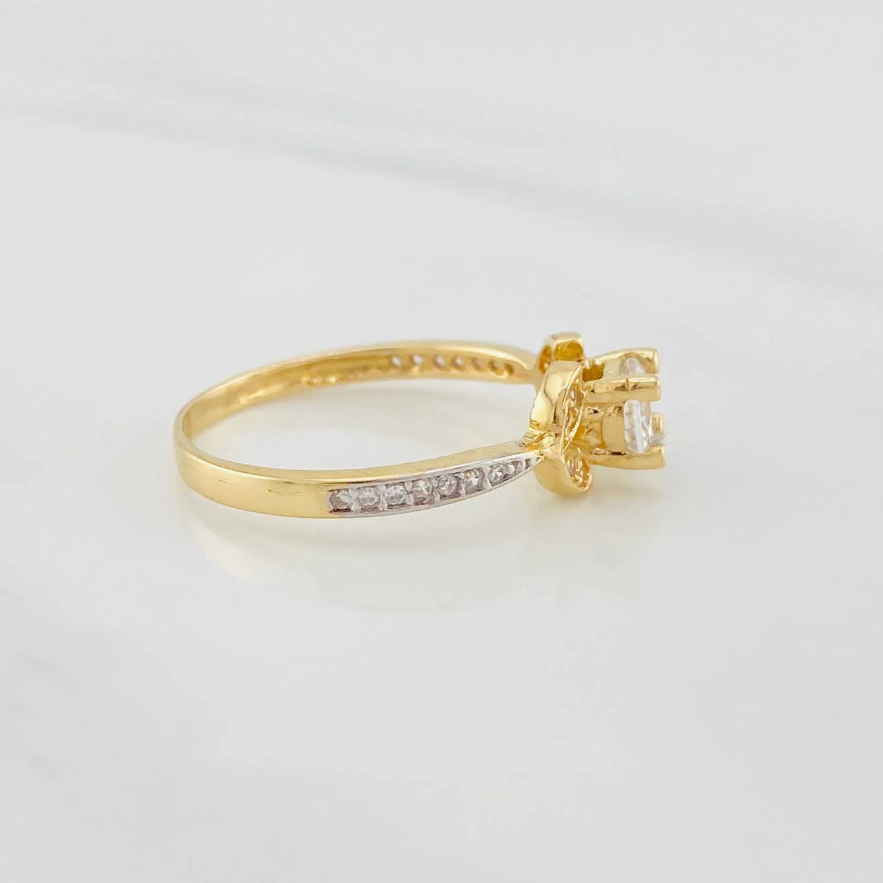 Anillo Solitario Flor 2.4g / T6 3/4 Dos Oros Amarillo Blanco 18K - Image 3
