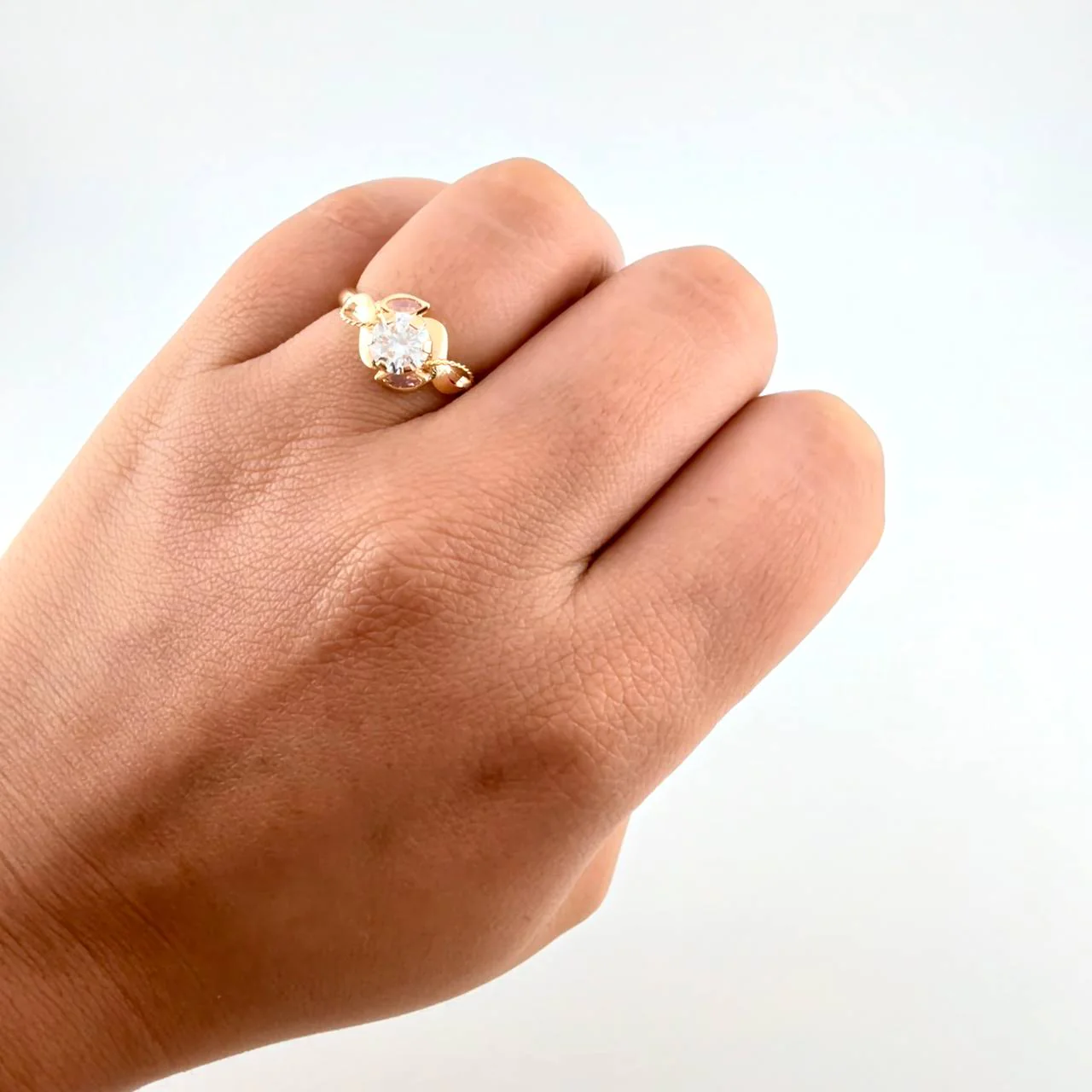Anillo Solitario Flor De Cristal 1.6 g / T6 3/4 Oro Amarillo 18K - Image 4