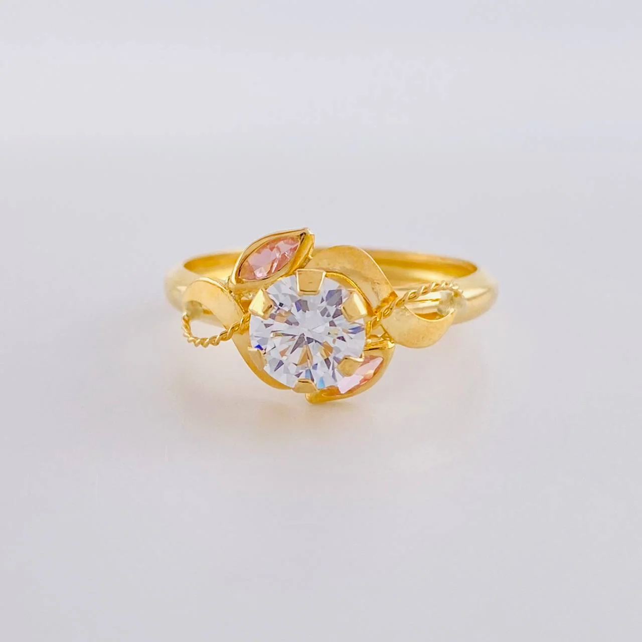 Anillo Solitario Flor De Cristal 1.75 g / T9 1/2 Oro Amarillo 18K